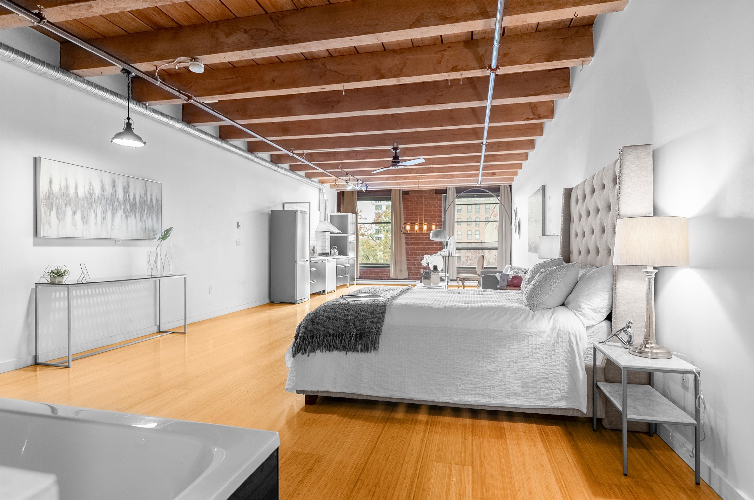 315 55 E CORDOVA STREET