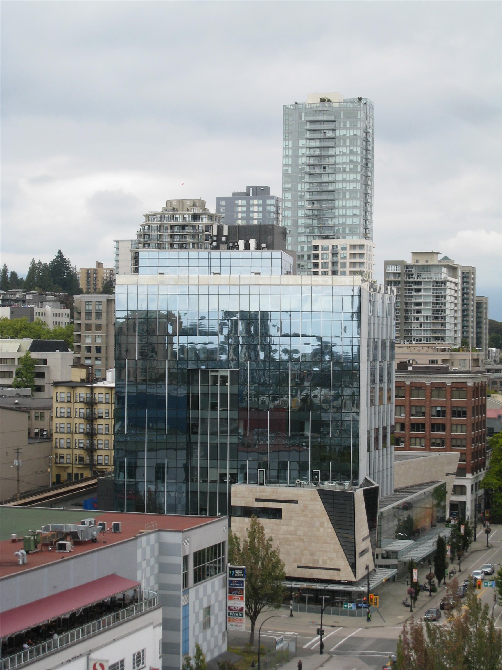 1312 908 QUAYSIDE DRIVE