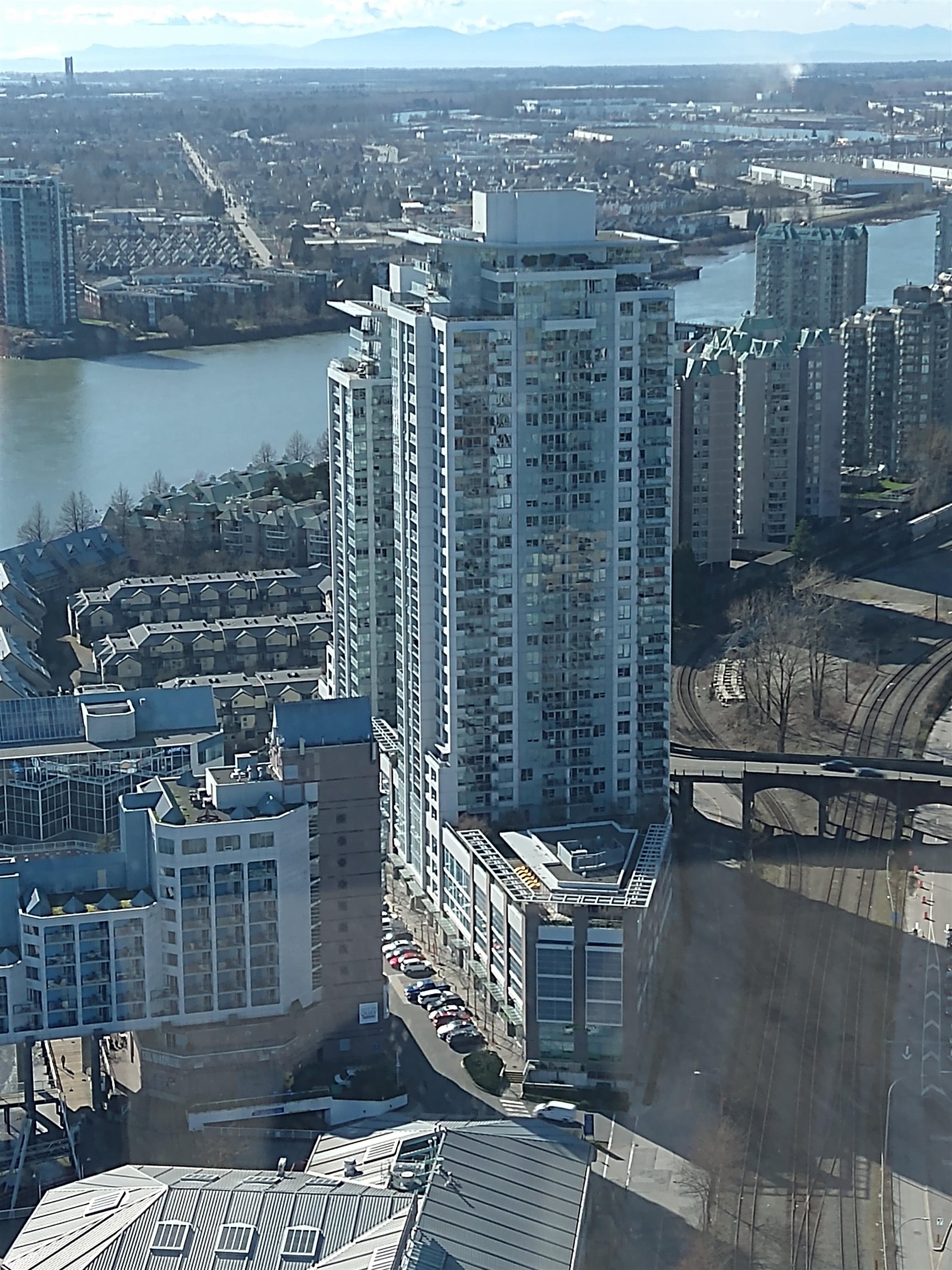 1312 908 QUAYSIDE DRIVE