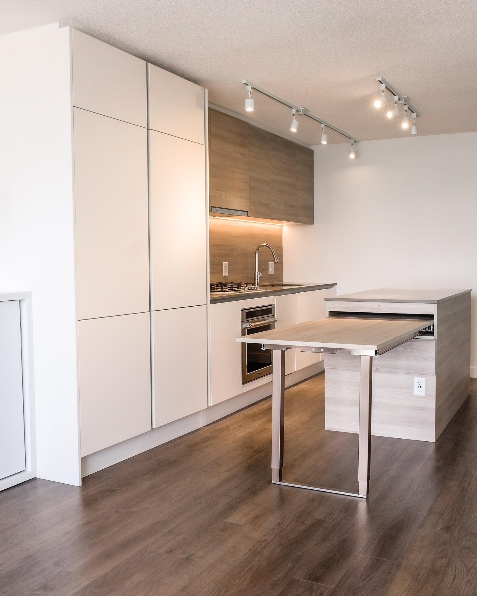 1312 908 QUAYSIDE DRIVE