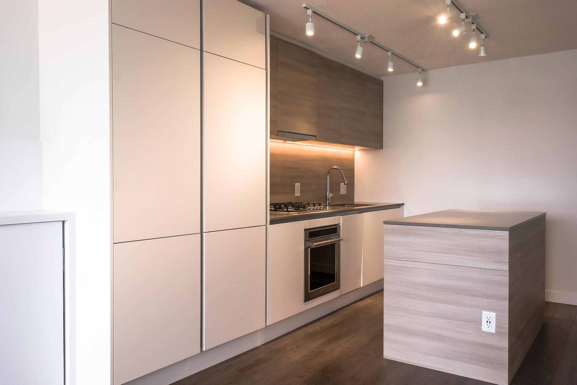 1312 908 QUAYSIDE DRIVE