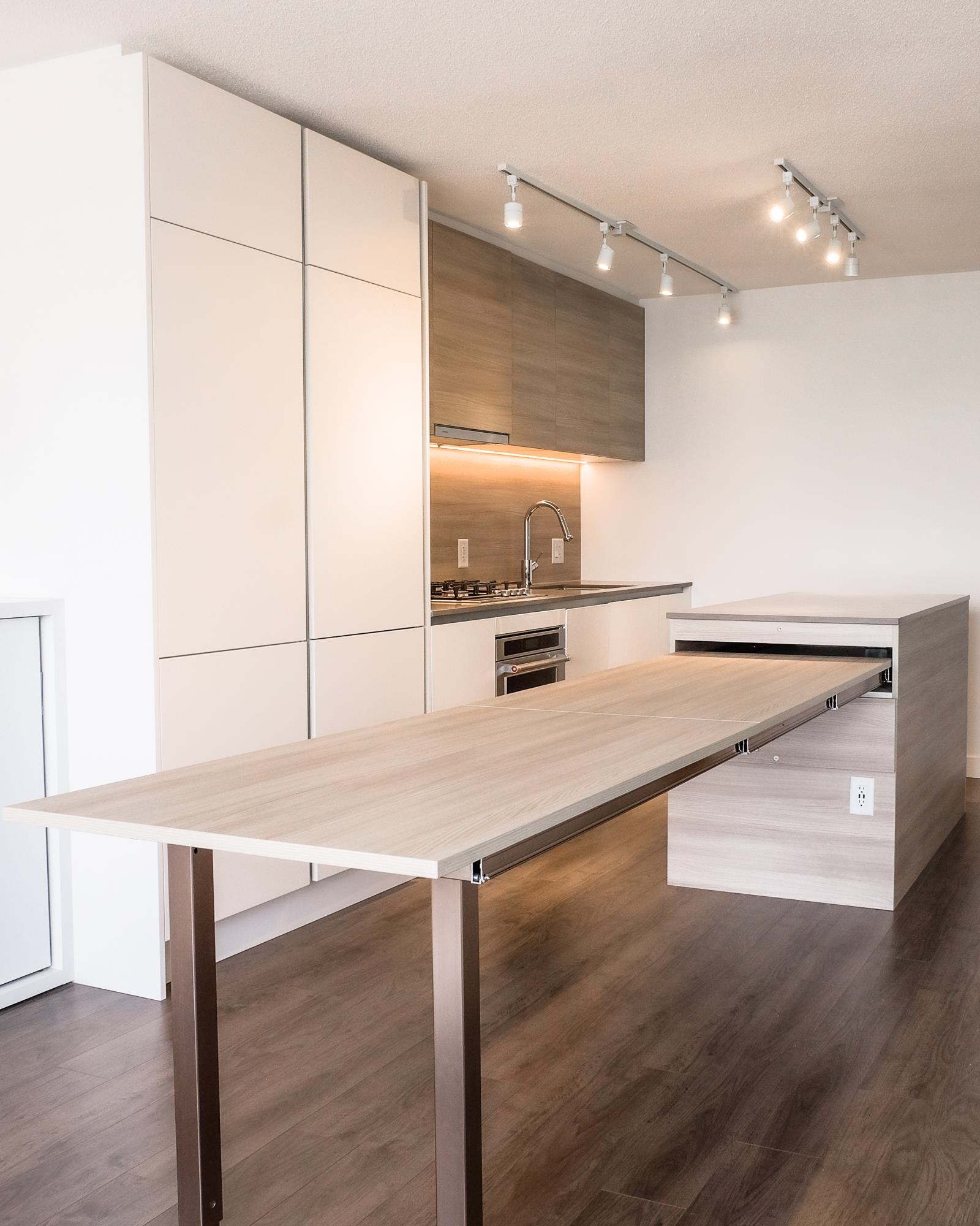 1312 908 QUAYSIDE DRIVE