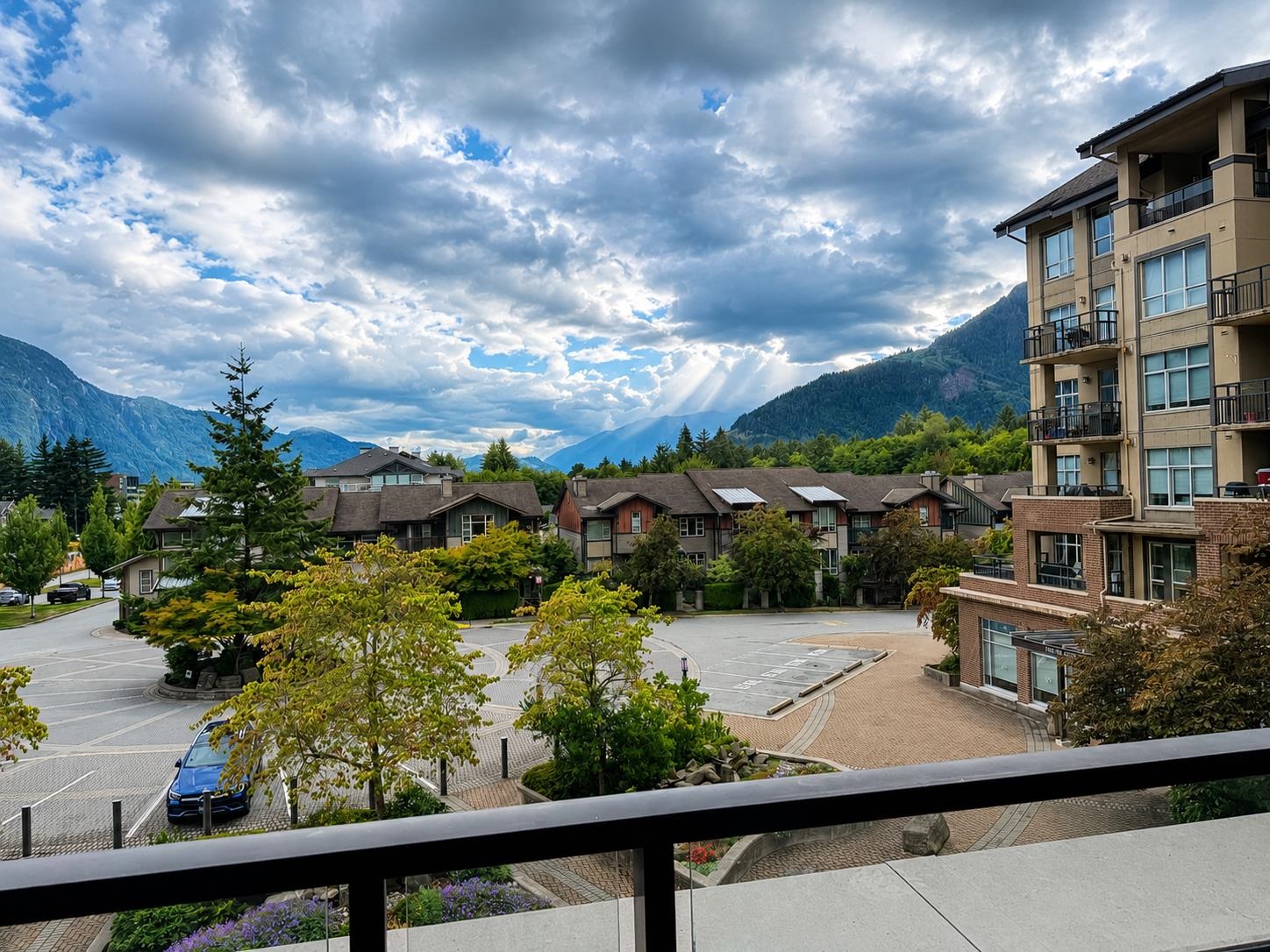 318 1211 VILLAGE GREEN WAY