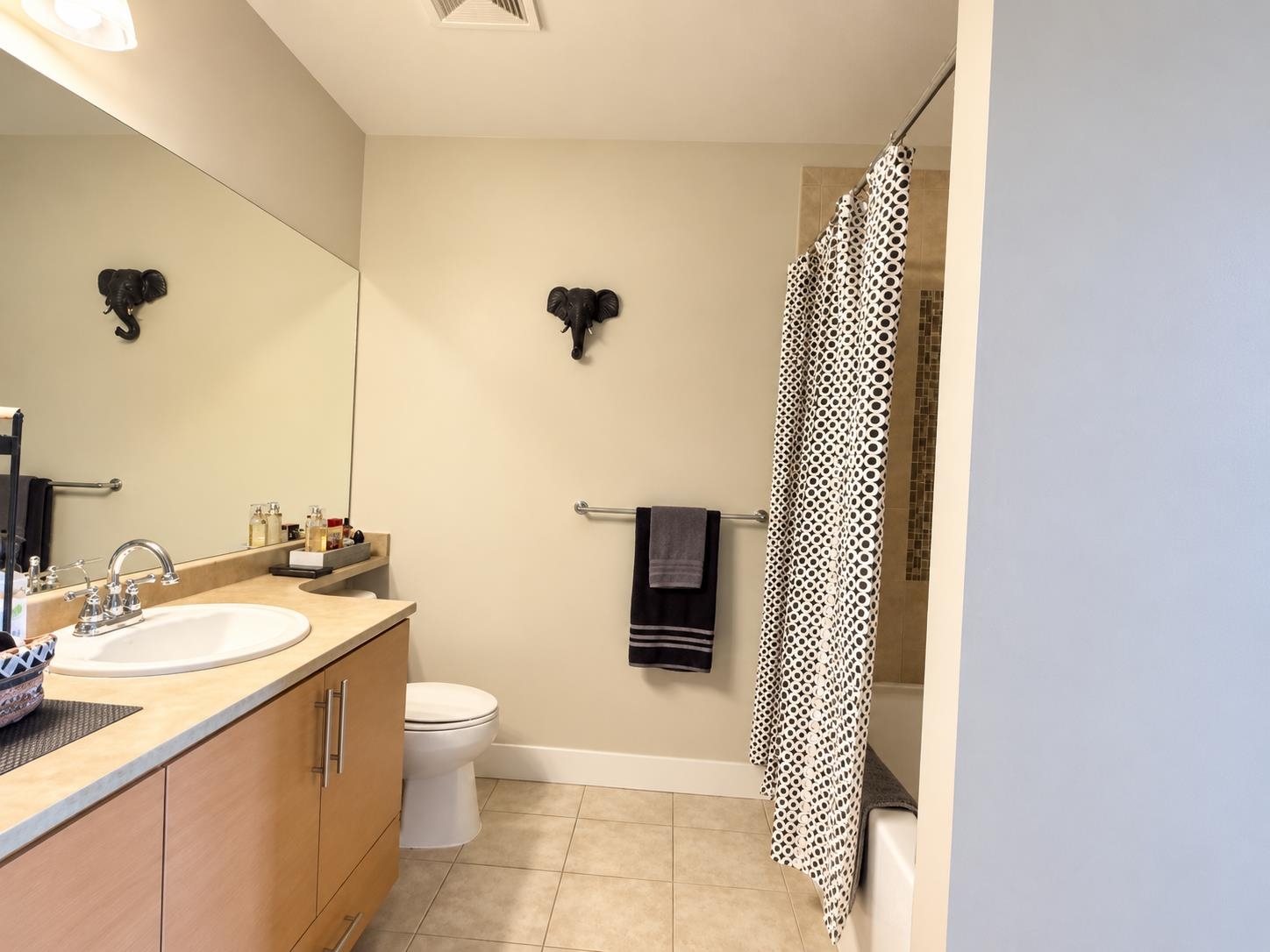 318 1211 VILLAGE GREEN WAY