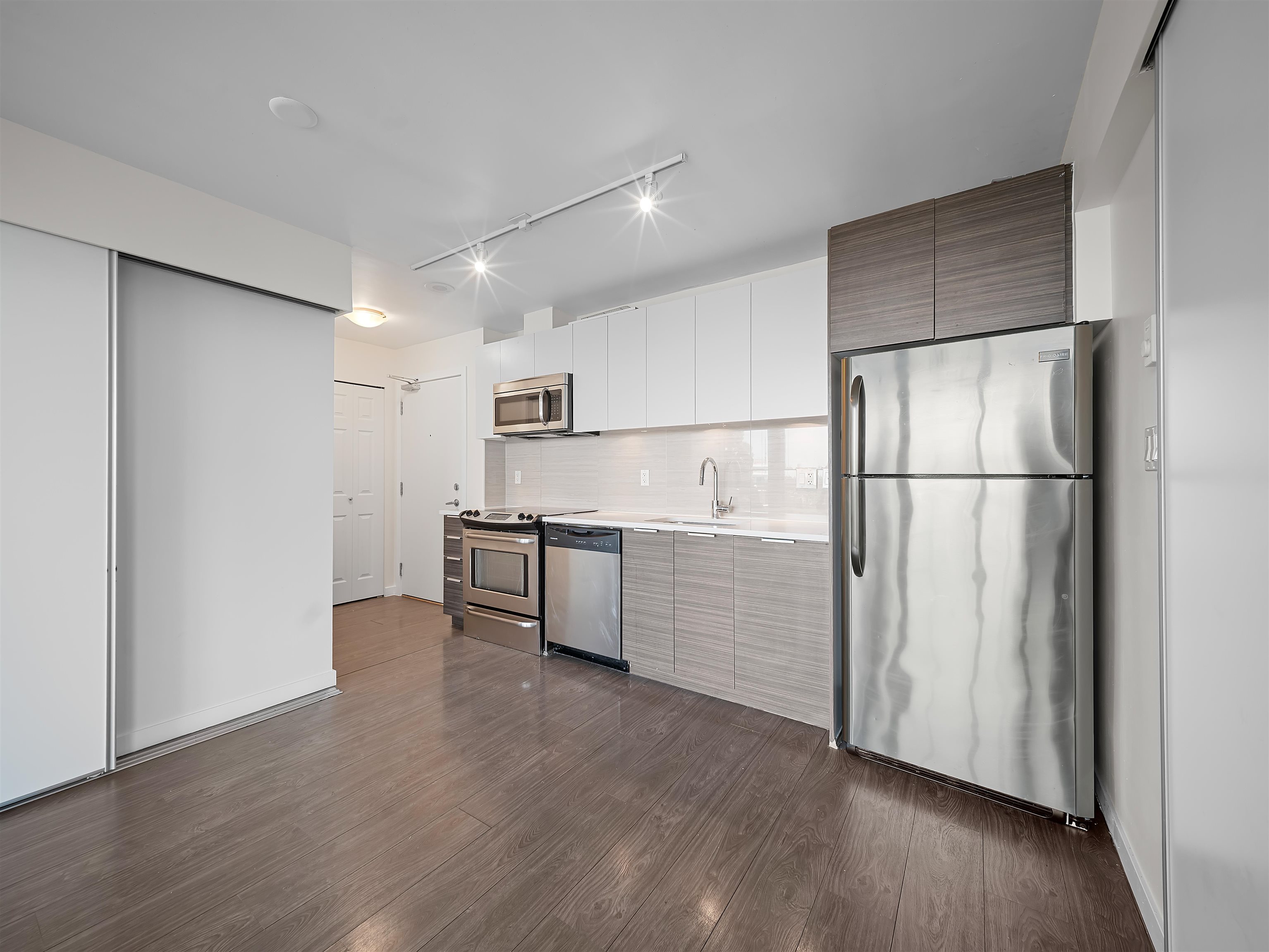 808 13303 CENTRAL AVENUE