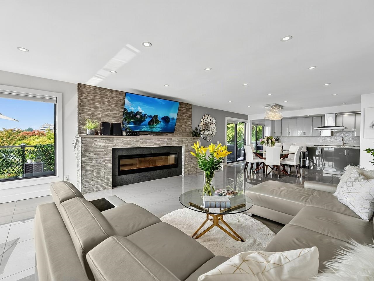 31 2216 FOLKESTONE WAY