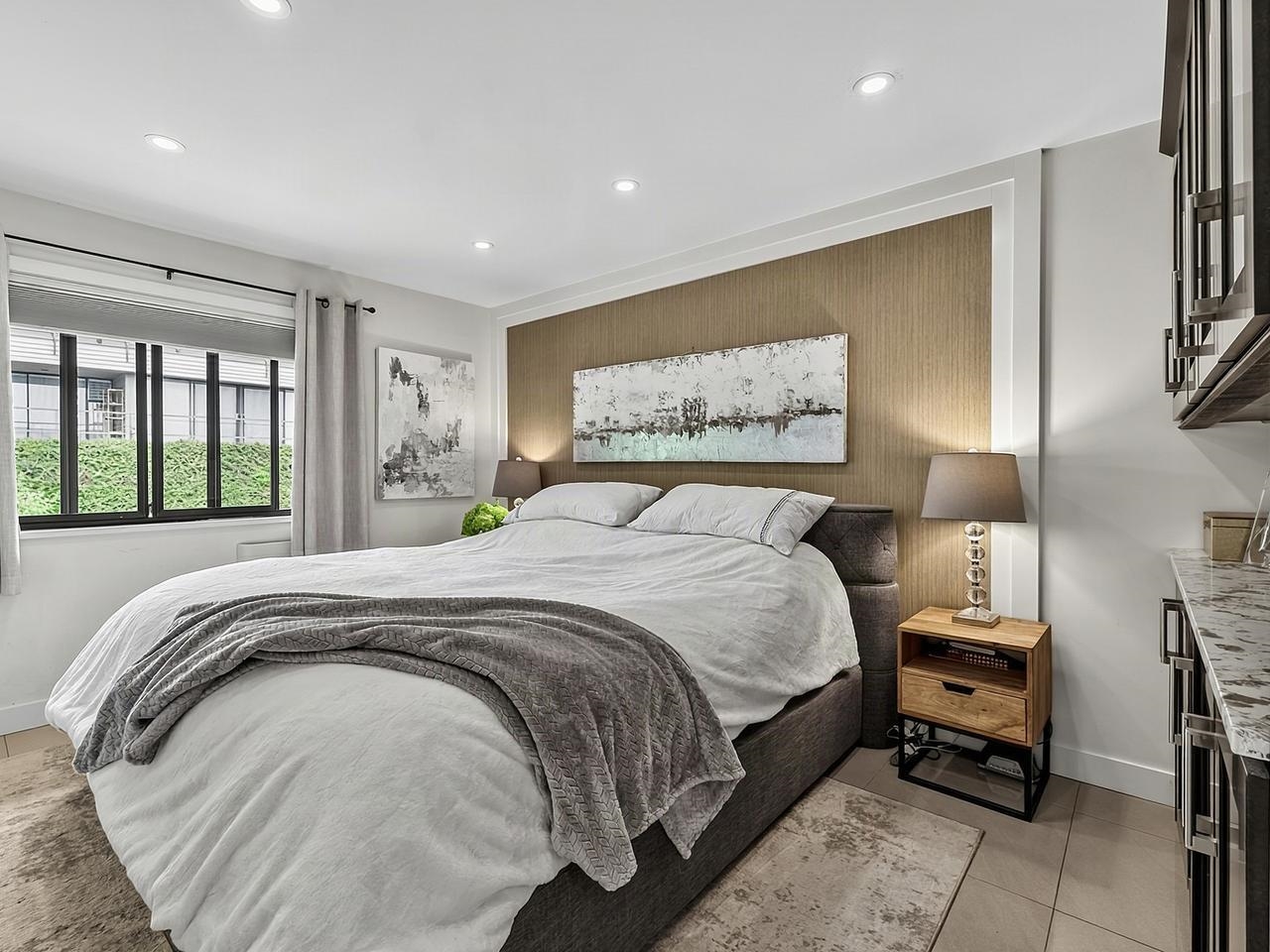 31 2216 FOLKESTONE WAY
