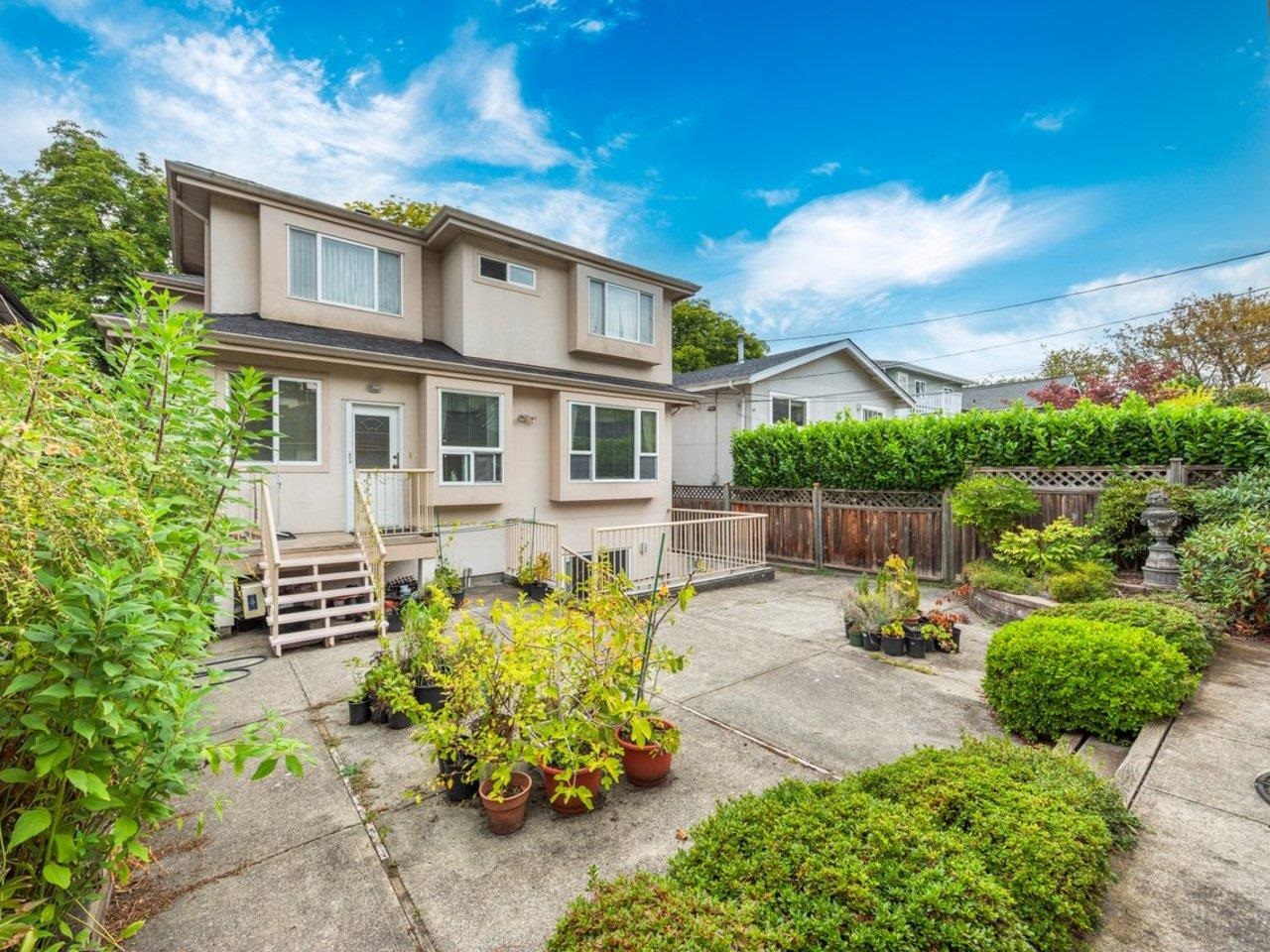 3262 W 12TH AVENUE