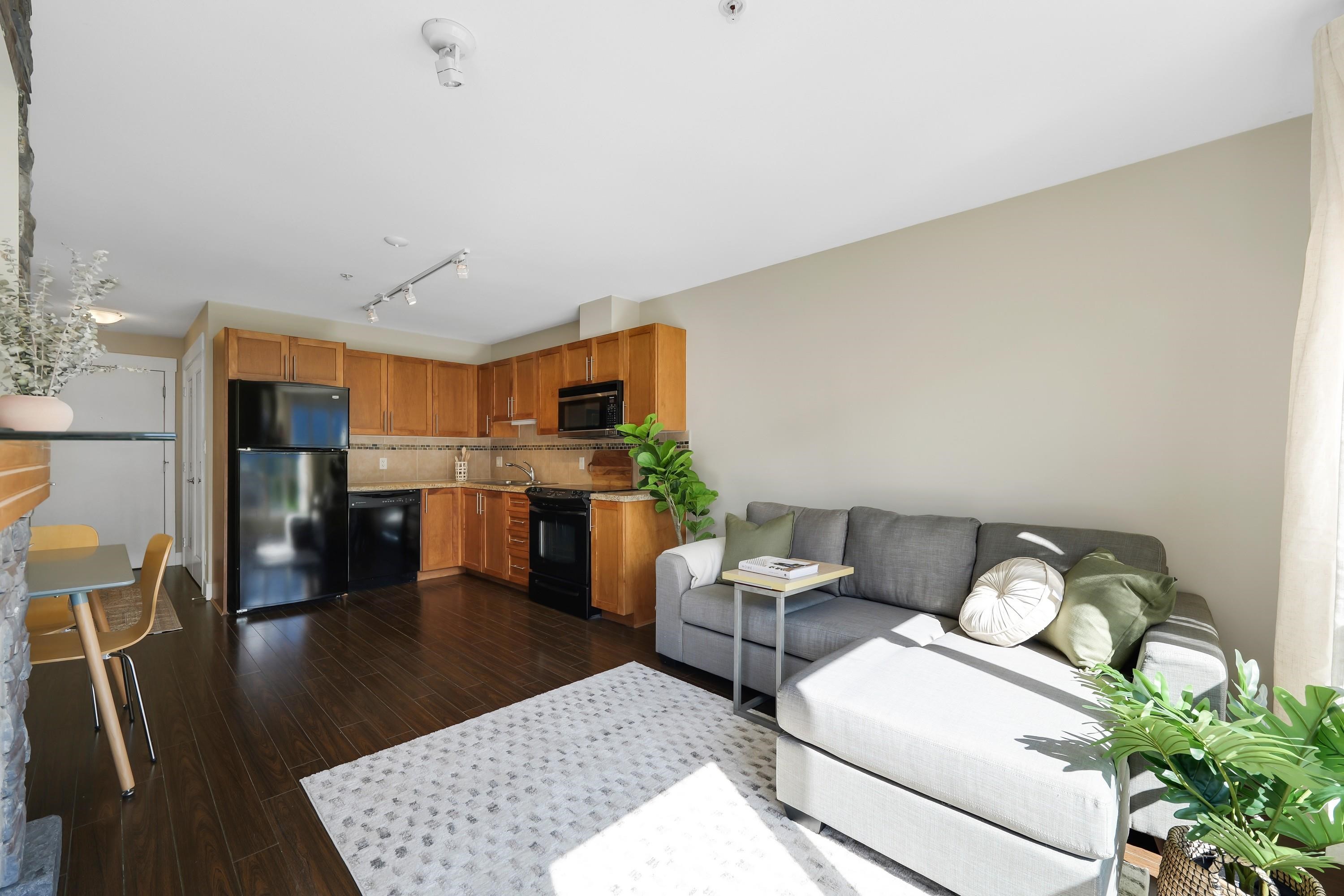504 1211 VILLAGE GREEN WAY