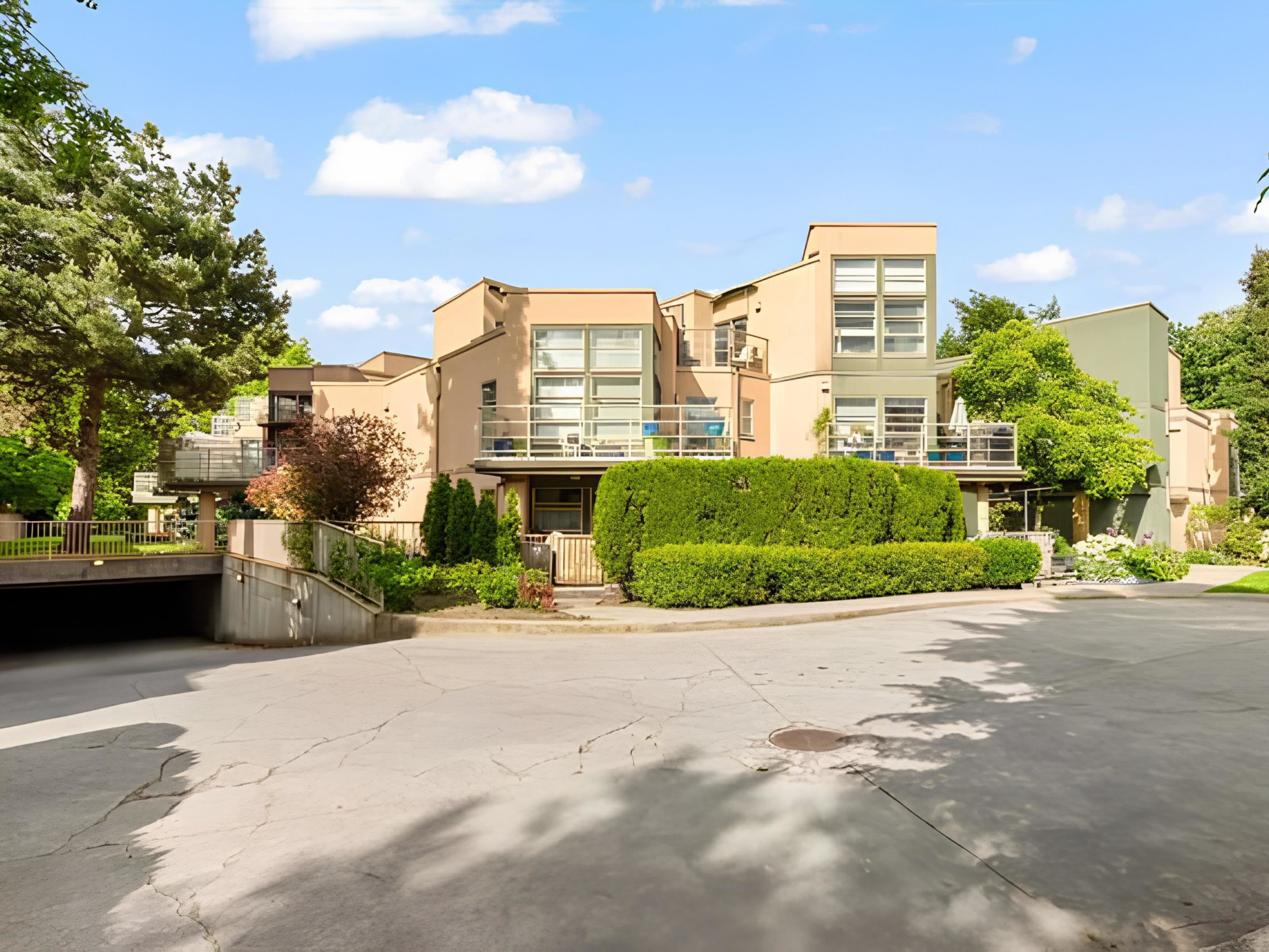 206 22277 122 AVENUE