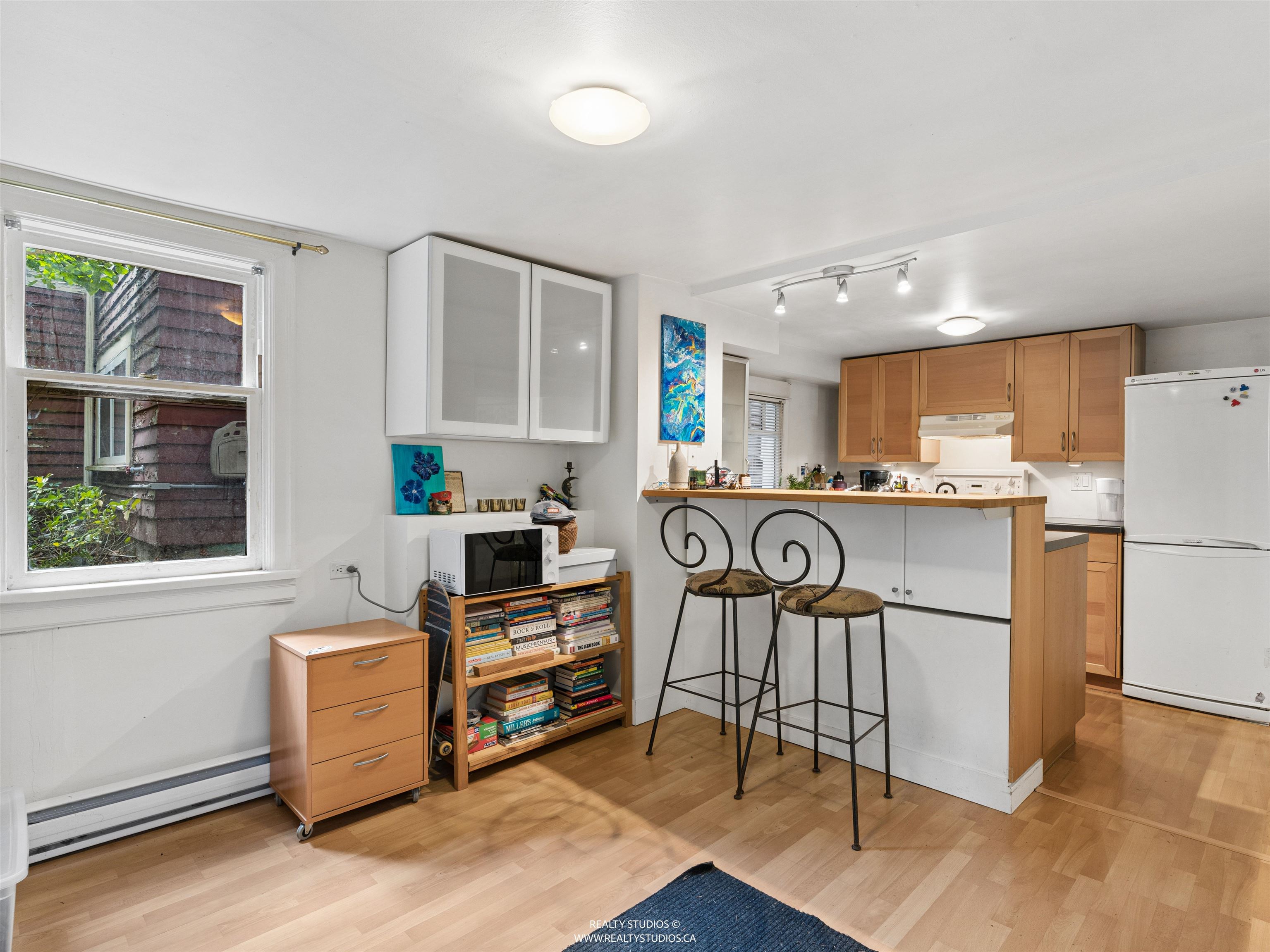 559 W 18TH AVENUE