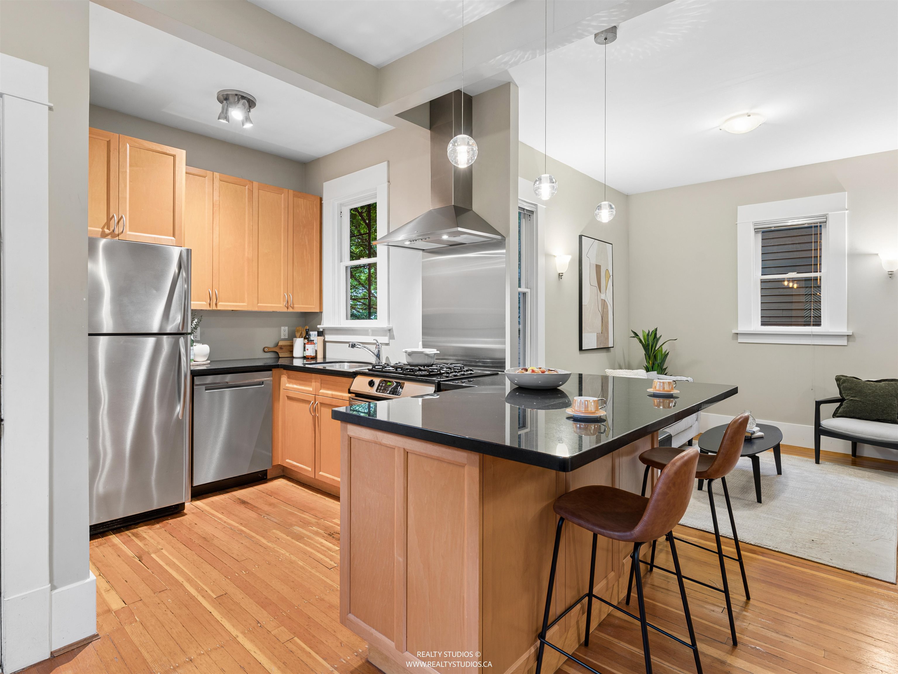 559 W 18TH AVENUE