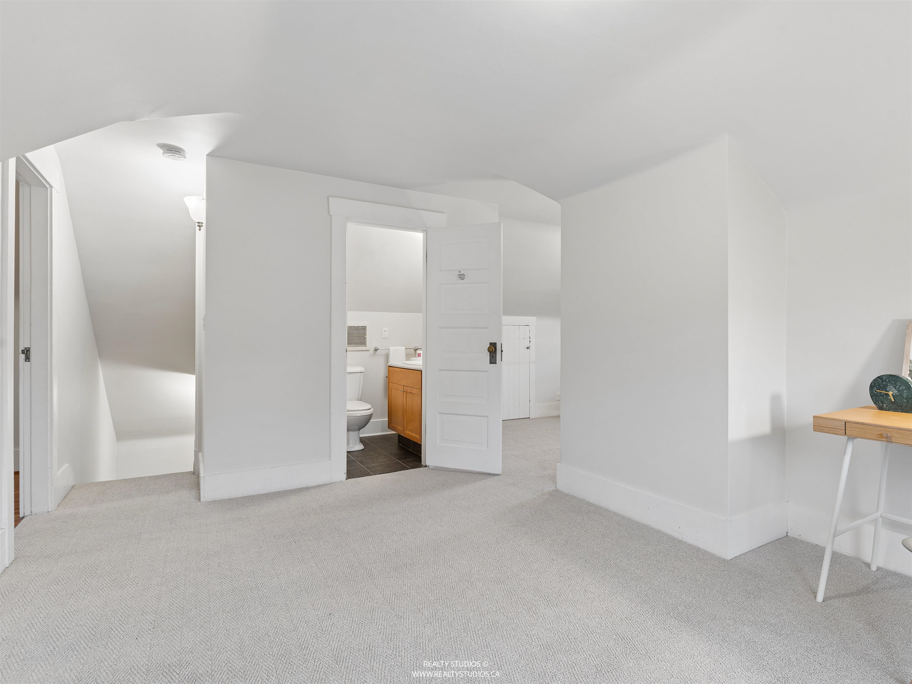 559 W 18TH AVENUE