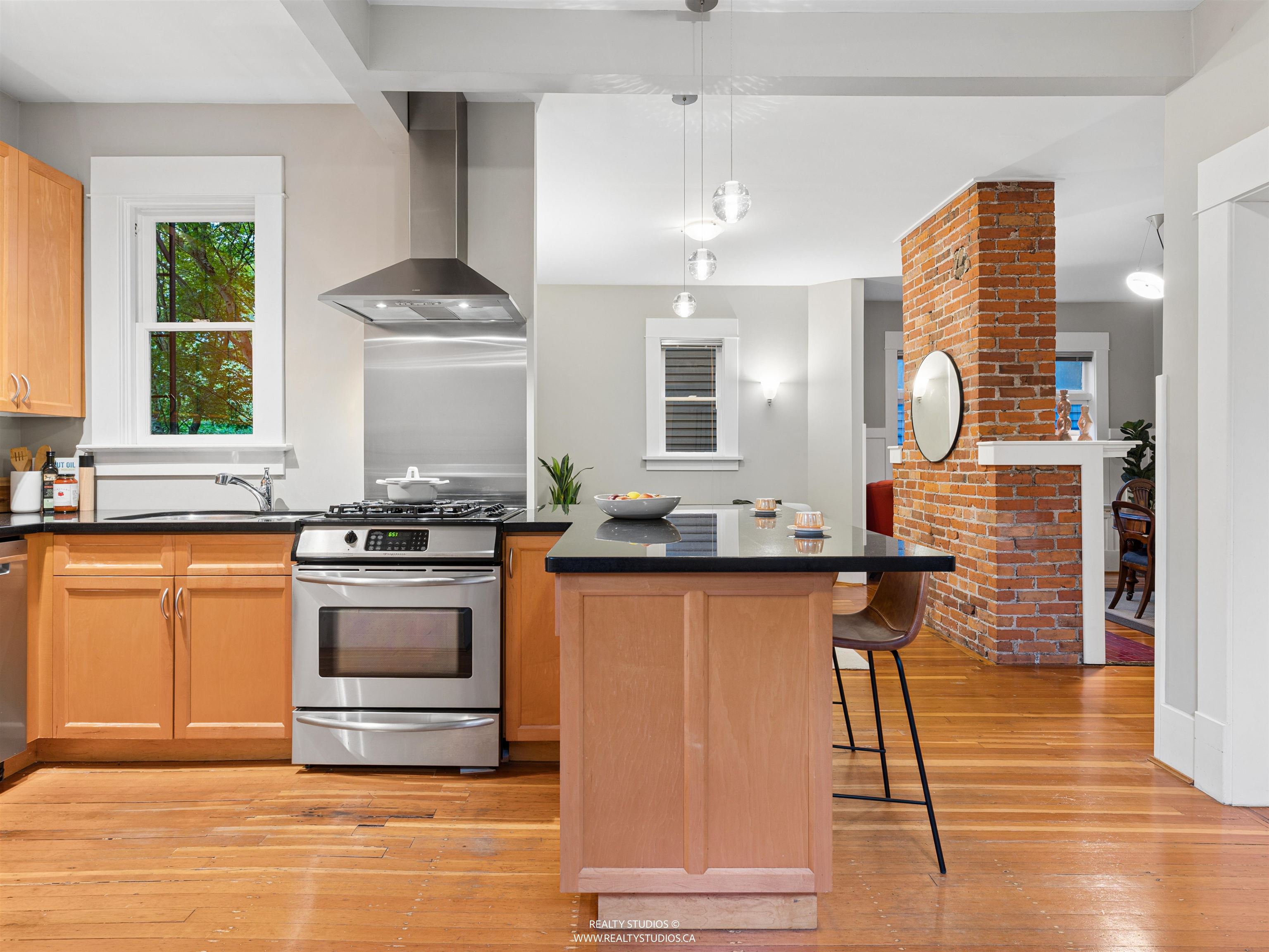 559 W 18TH AVENUE