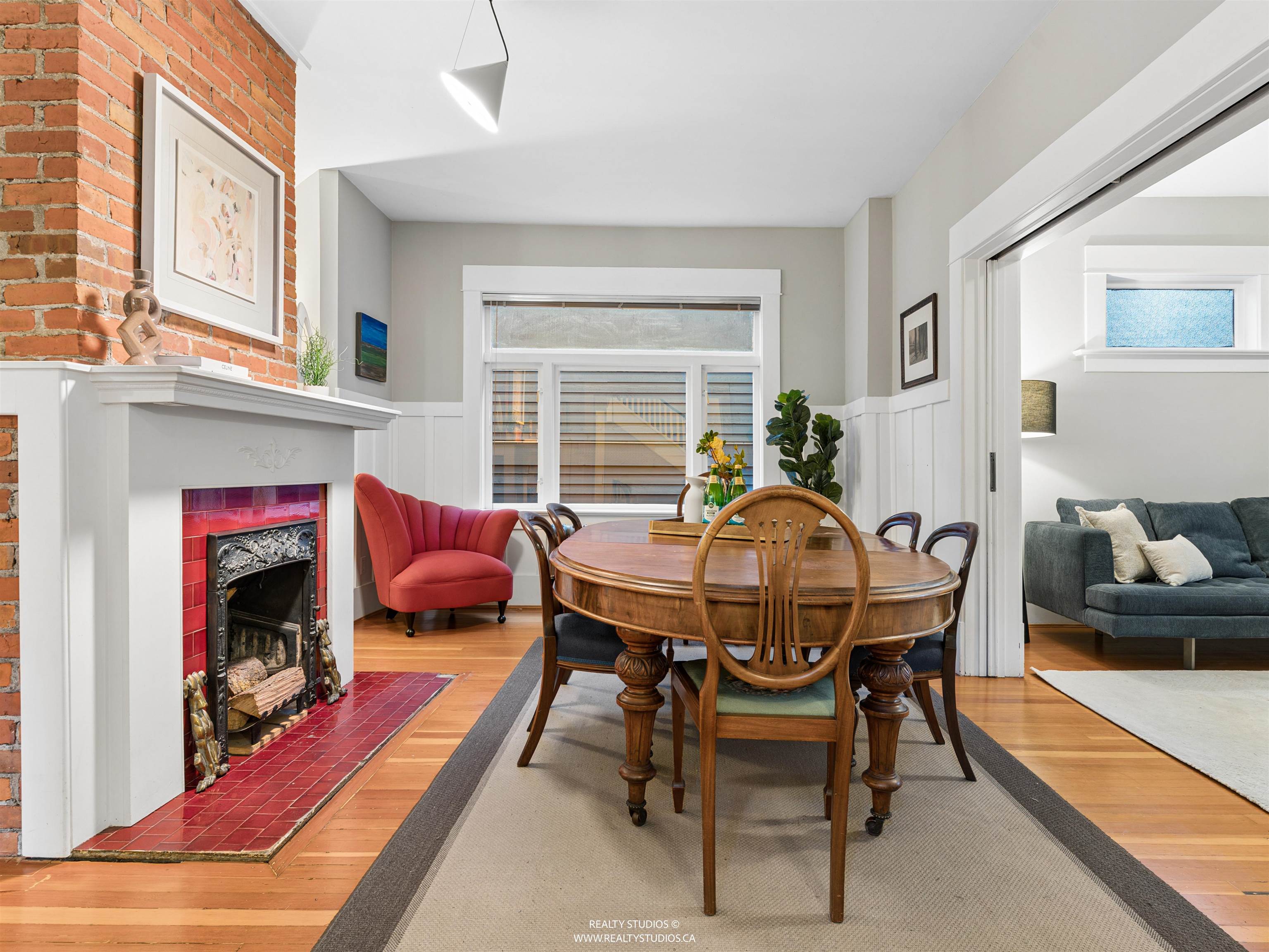 559 W 18TH AVENUE