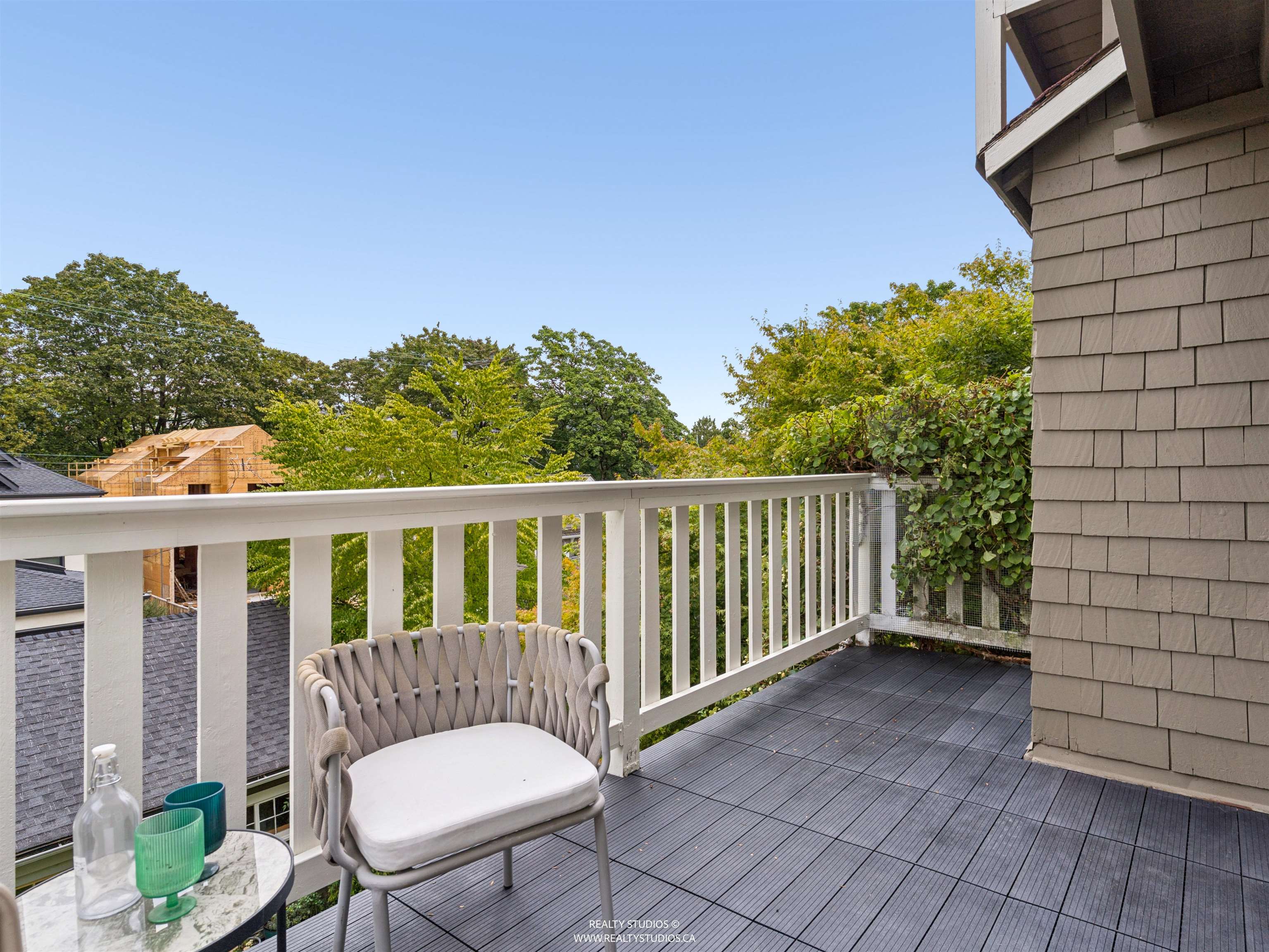 559 W 18TH AVENUE