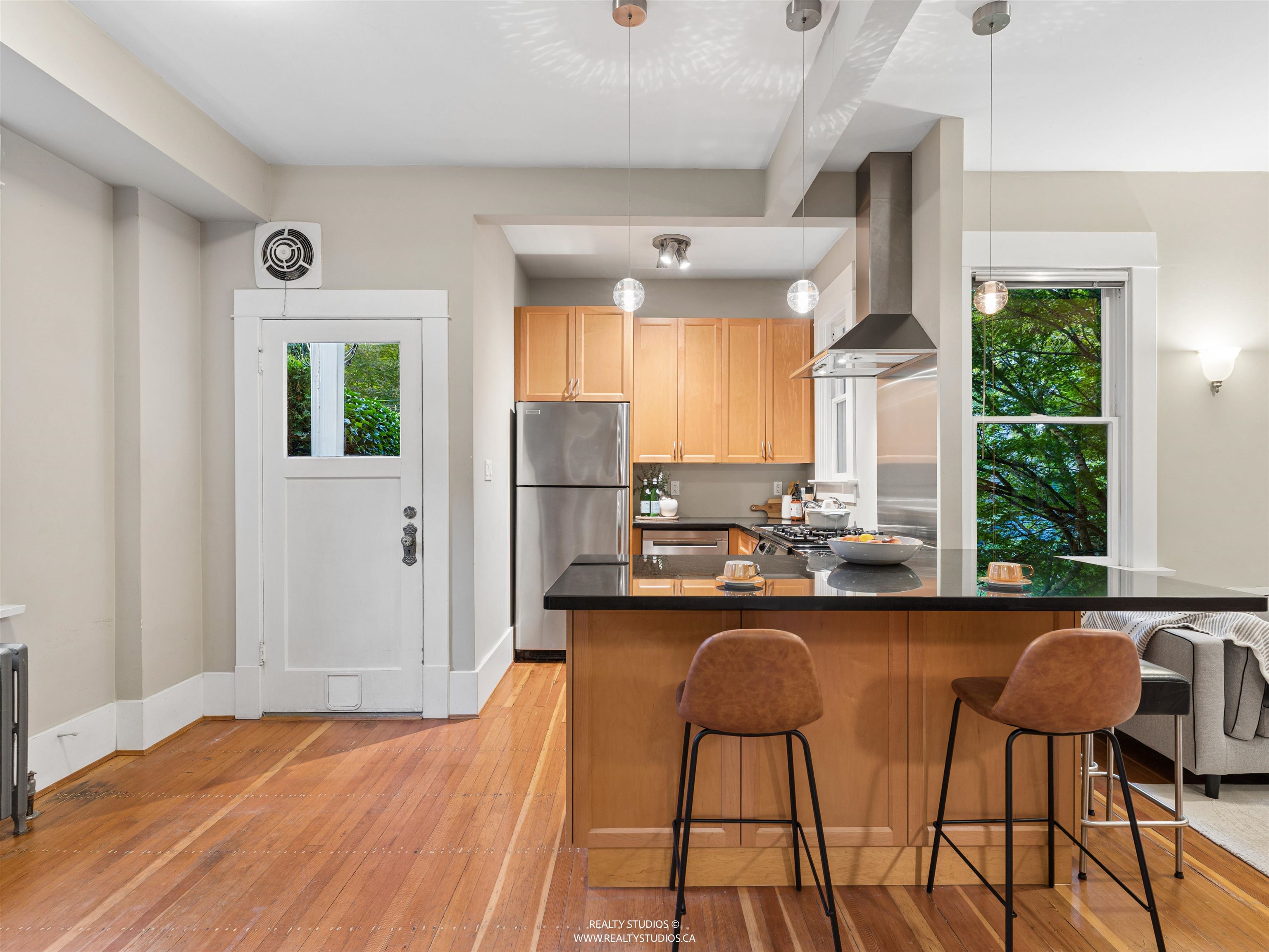 559 W 18TH AVENUE