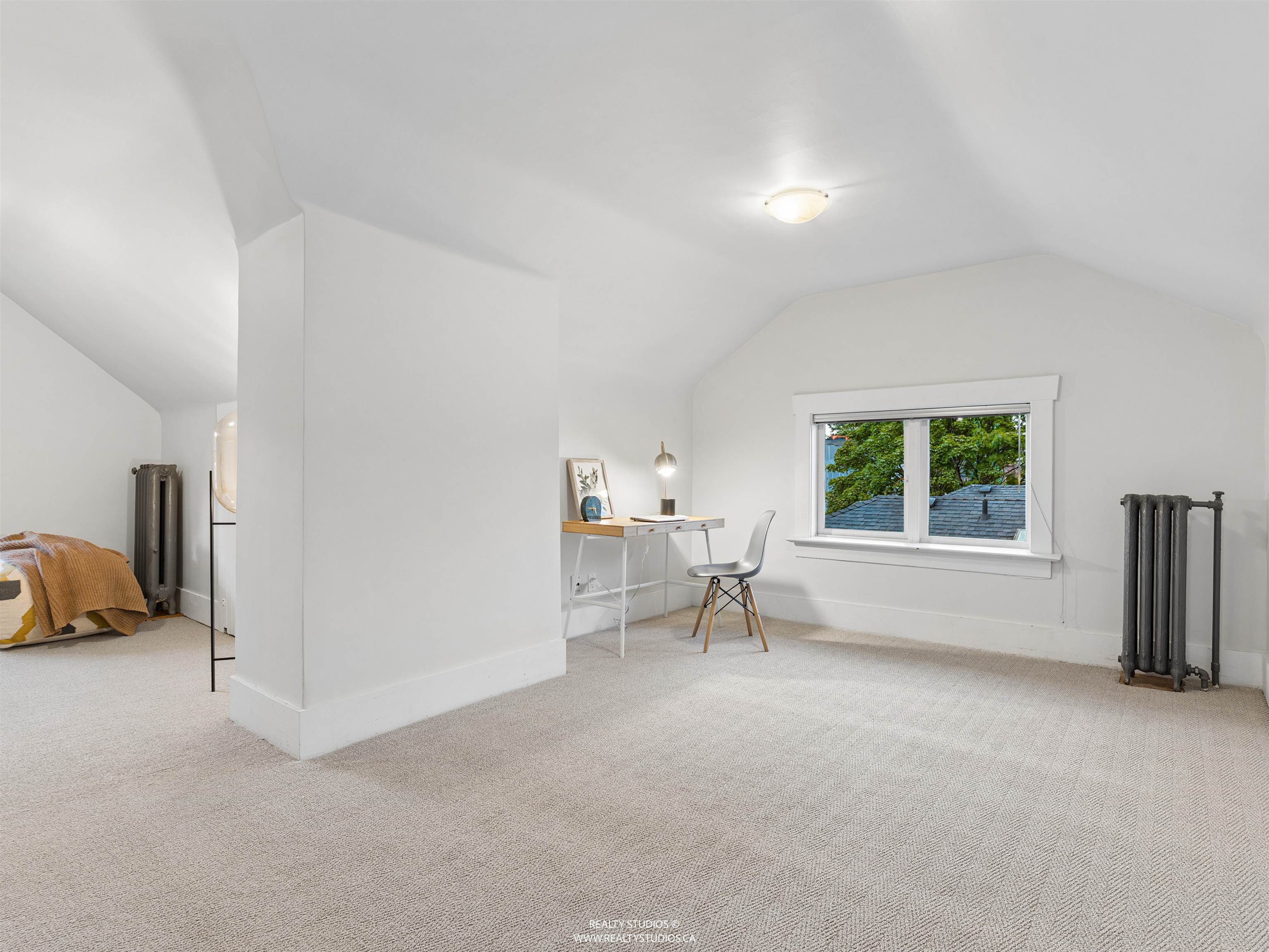 559 W 18TH AVENUE