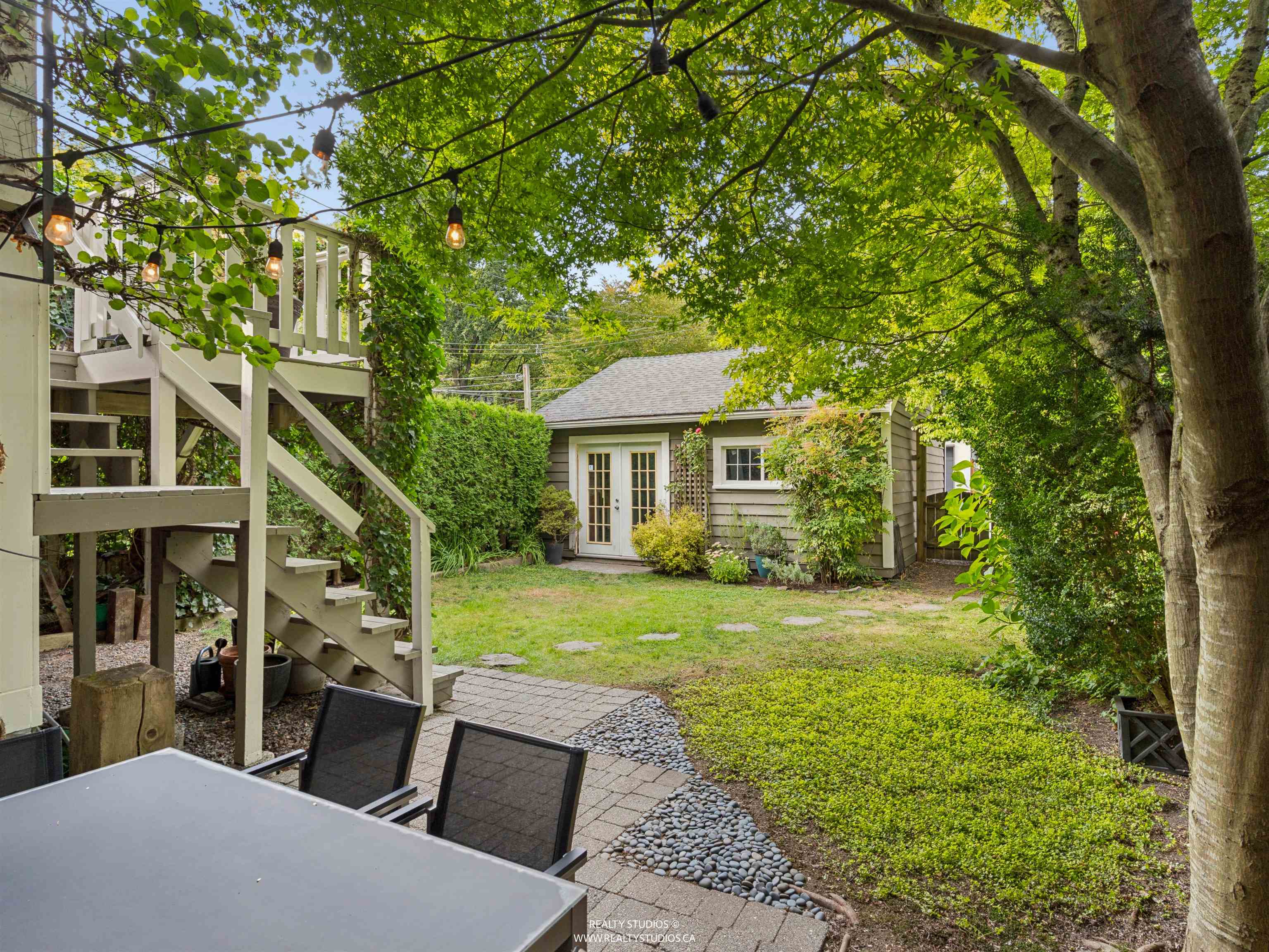 559 W 18TH AVENUE