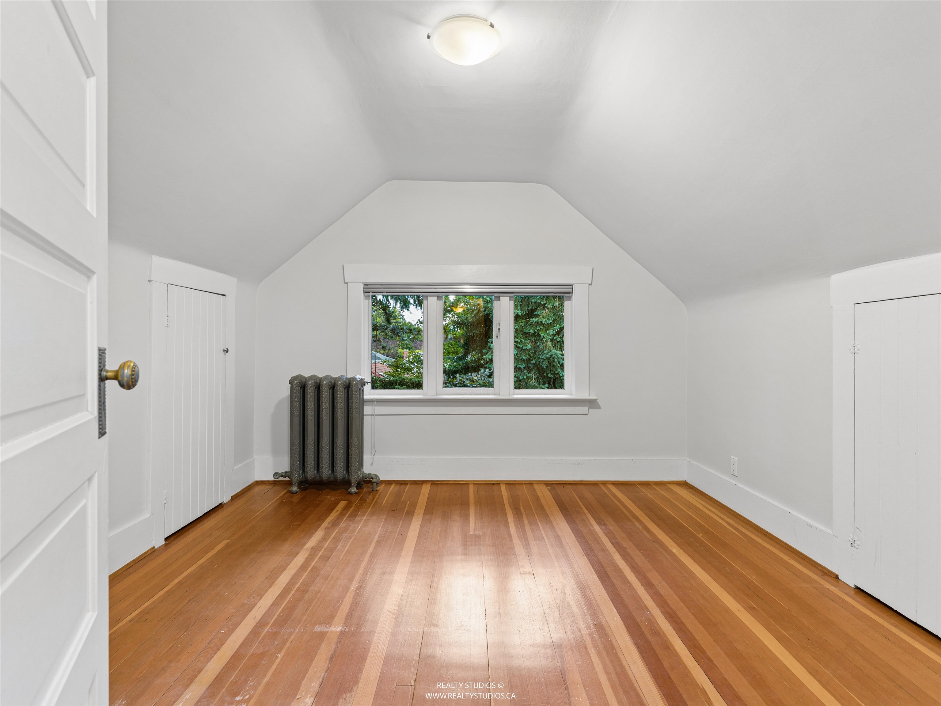 559 W 18TH AVENUE