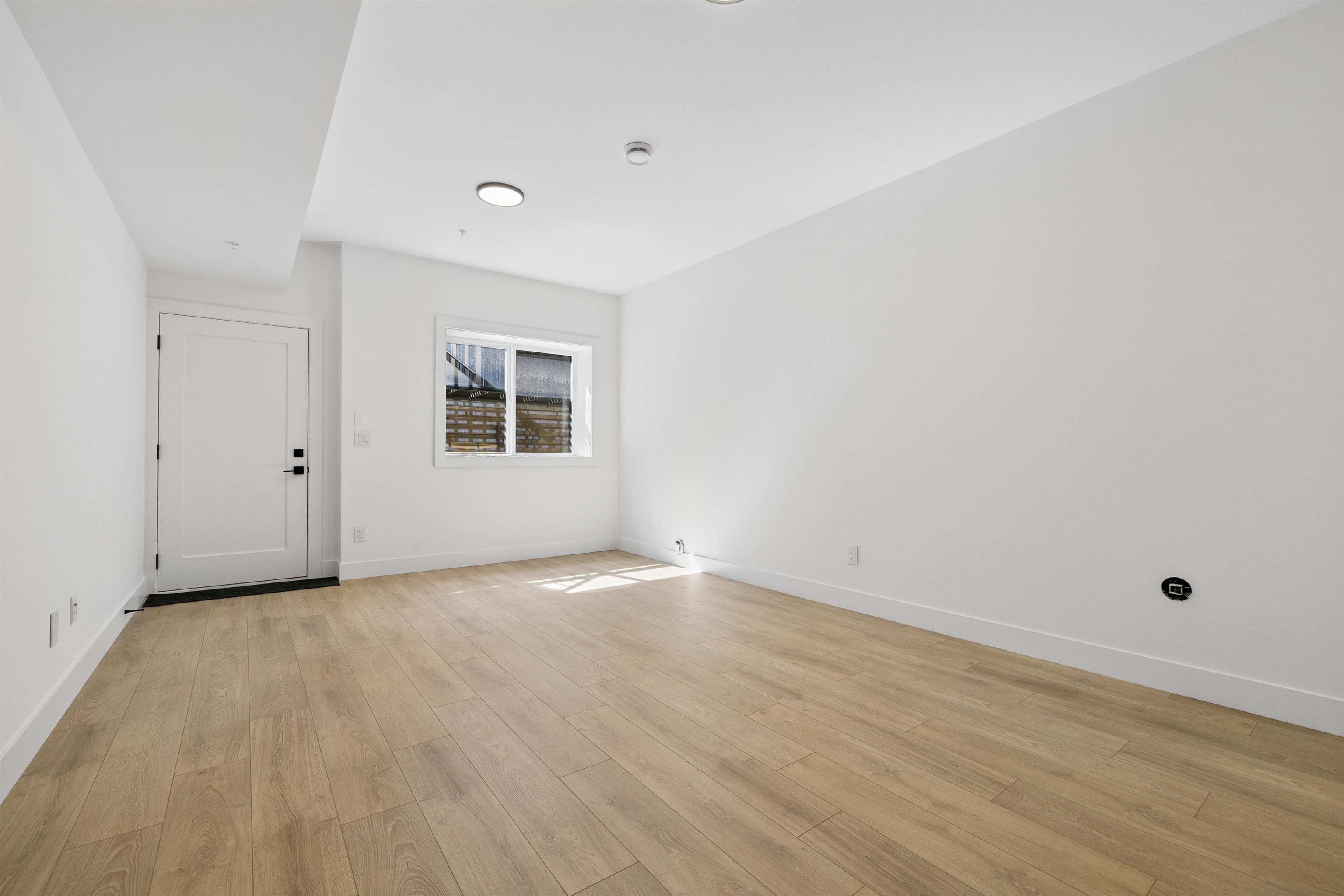 21606 124 AVENUE