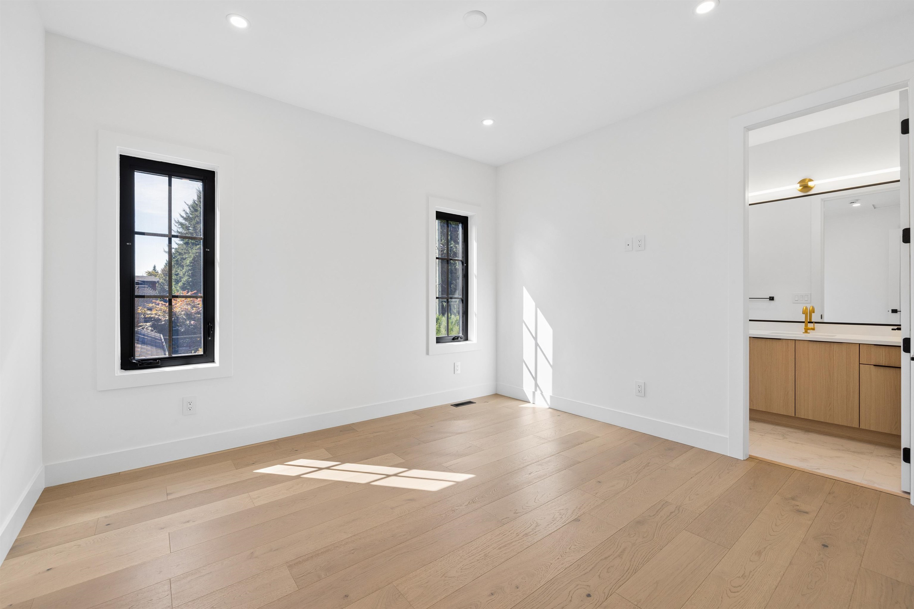 21606 124 AVENUE