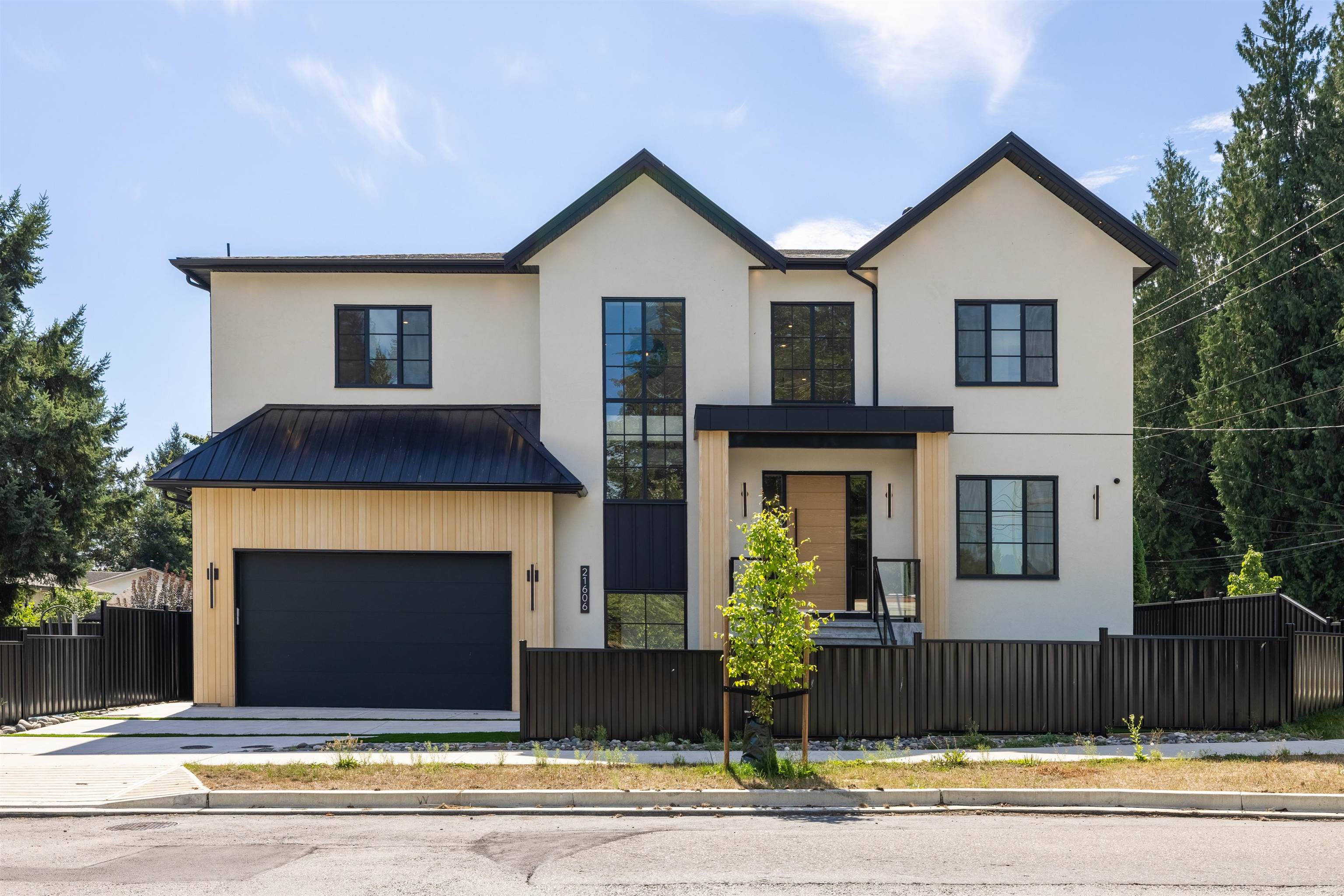21606 124 AVENUE