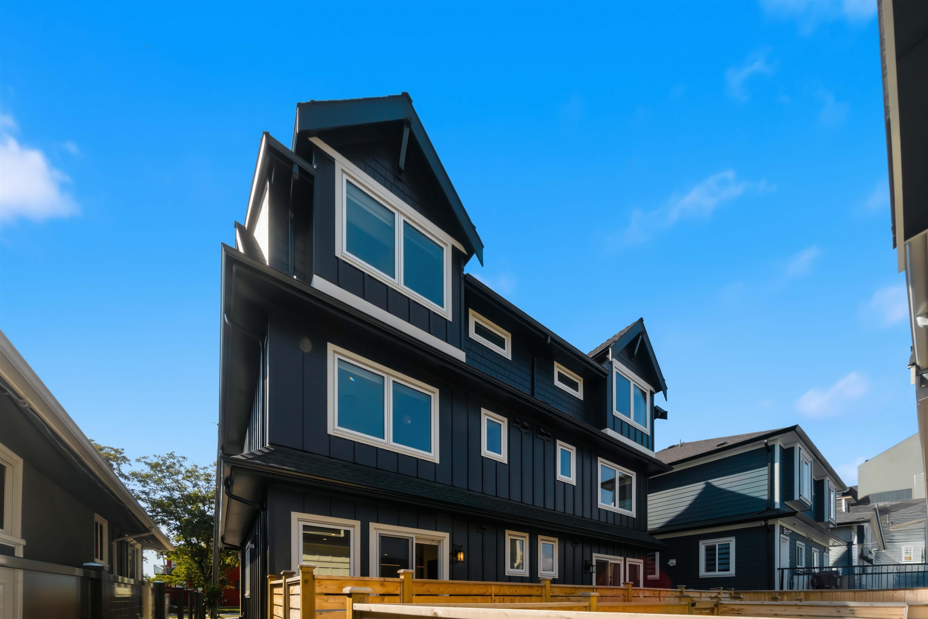 3 550 KASLO STREET