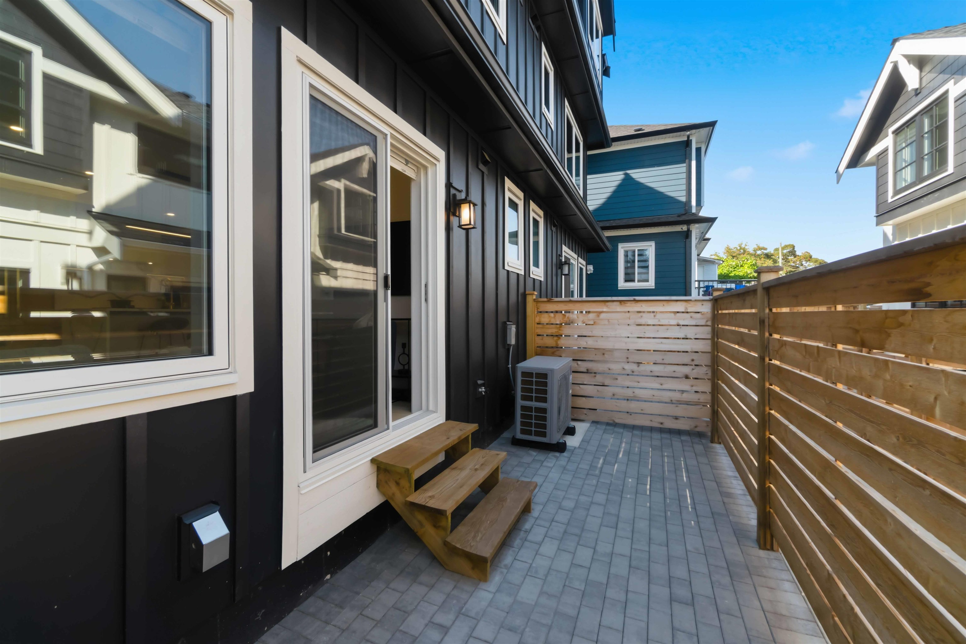 3 550 KASLO STREET
