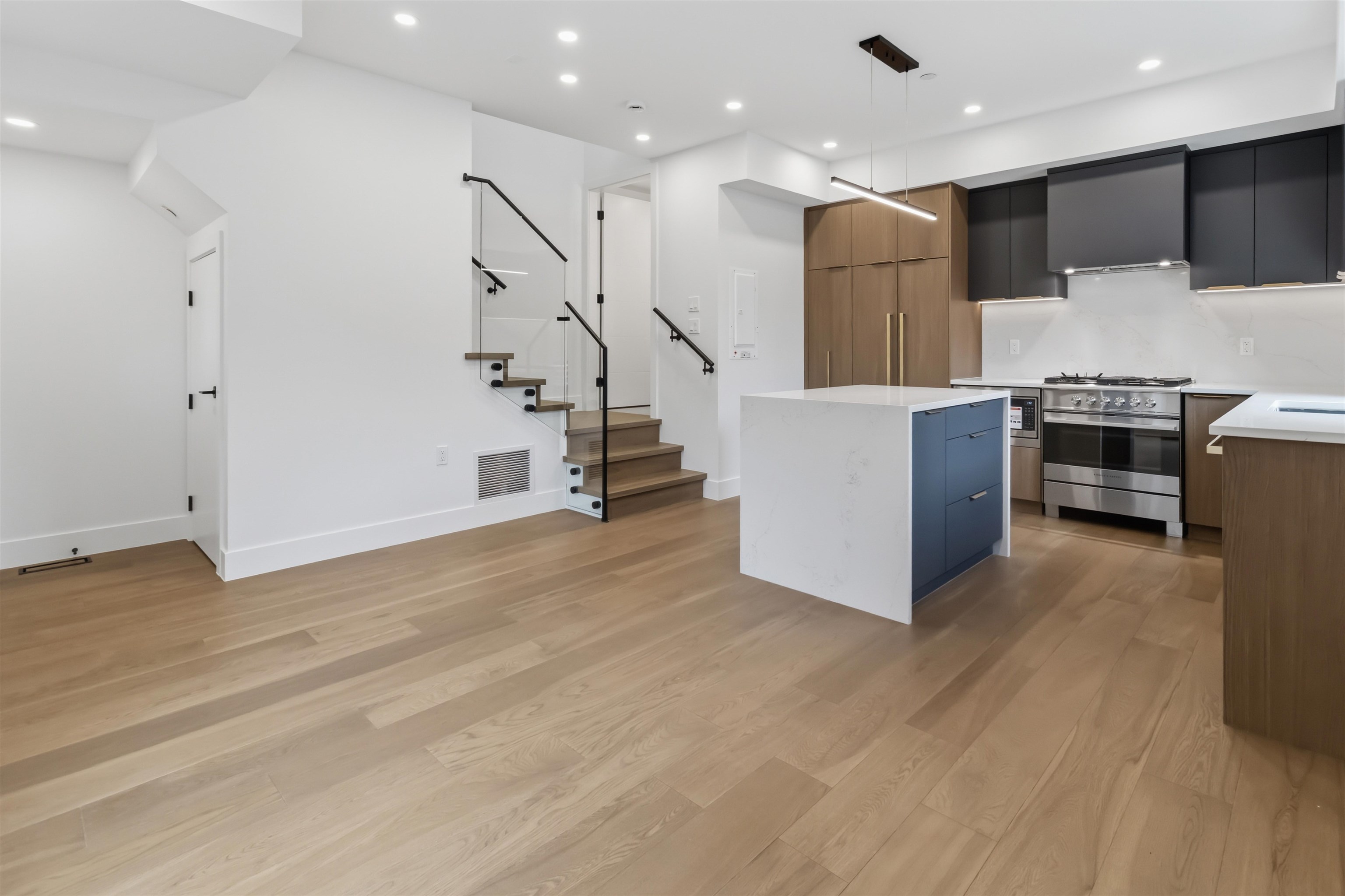 2 552 KASLO STREET