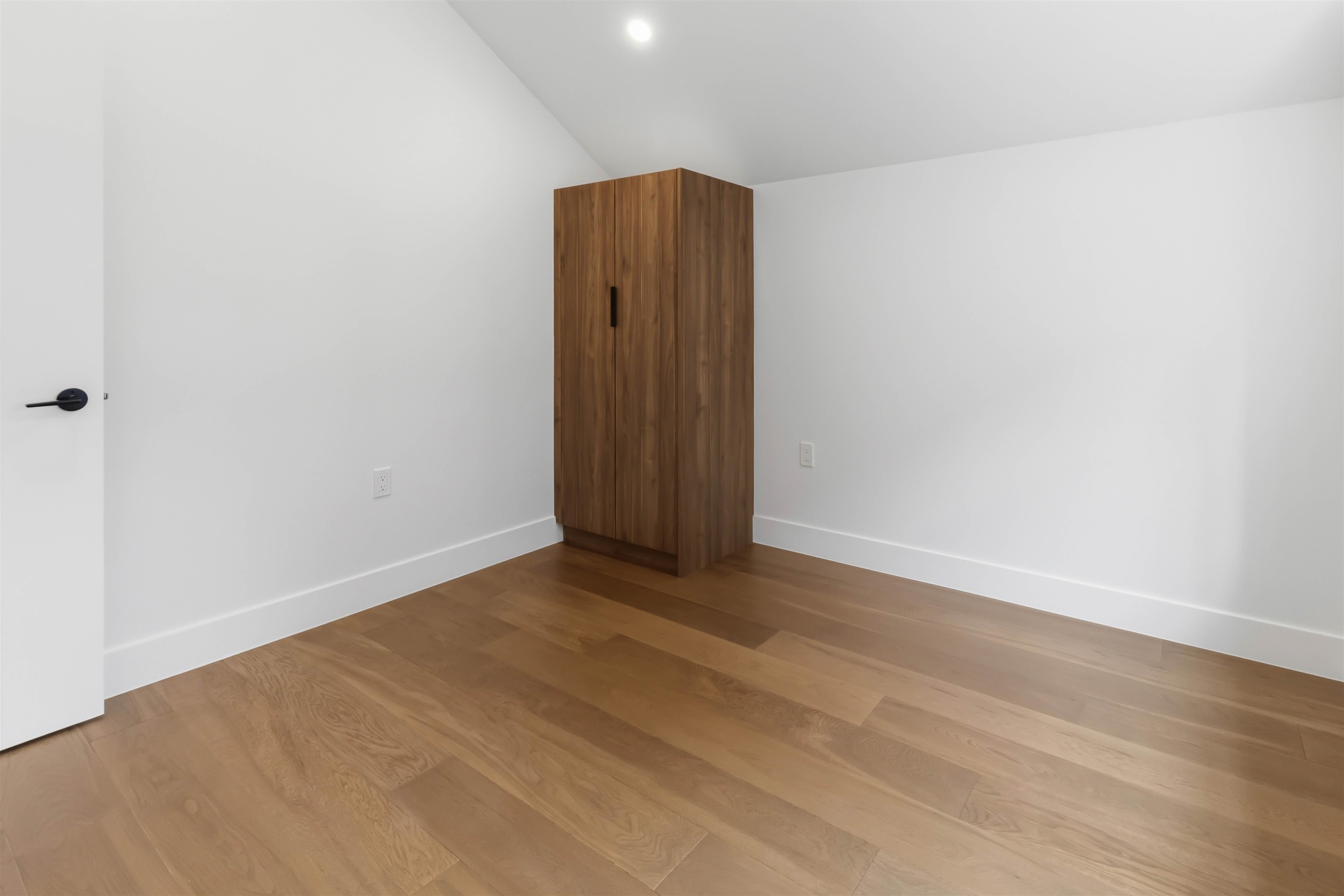 2 552 KASLO STREET