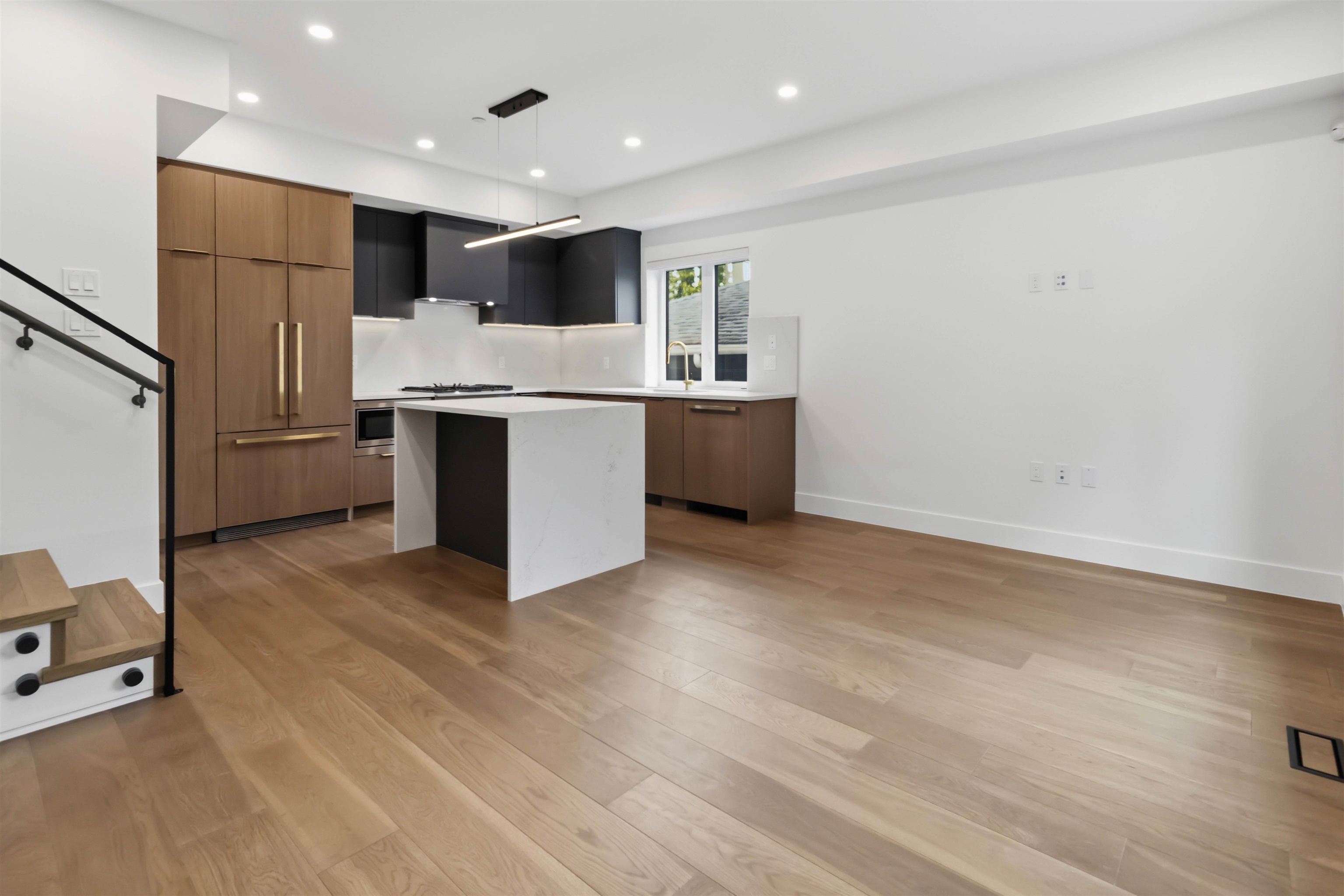 2 552 KASLO STREET
