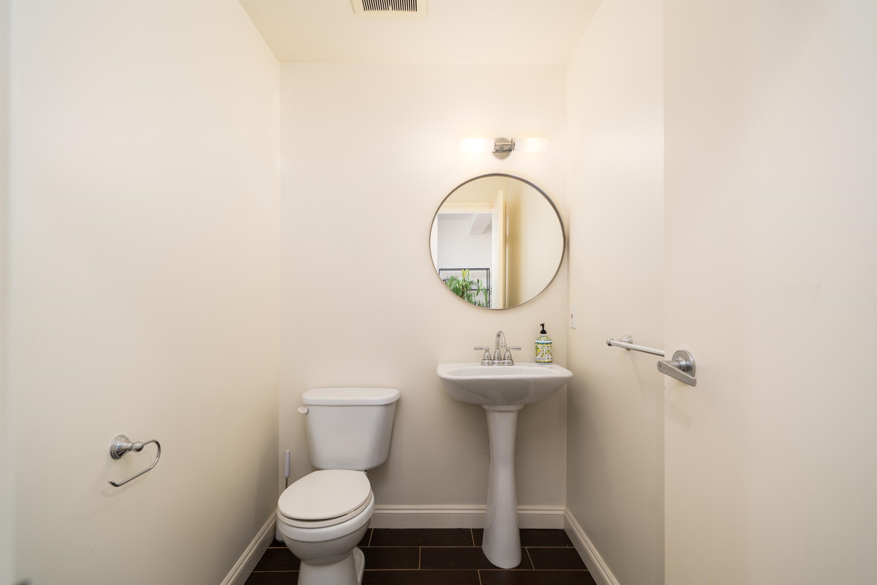 2537 WOODLAND DRIVE