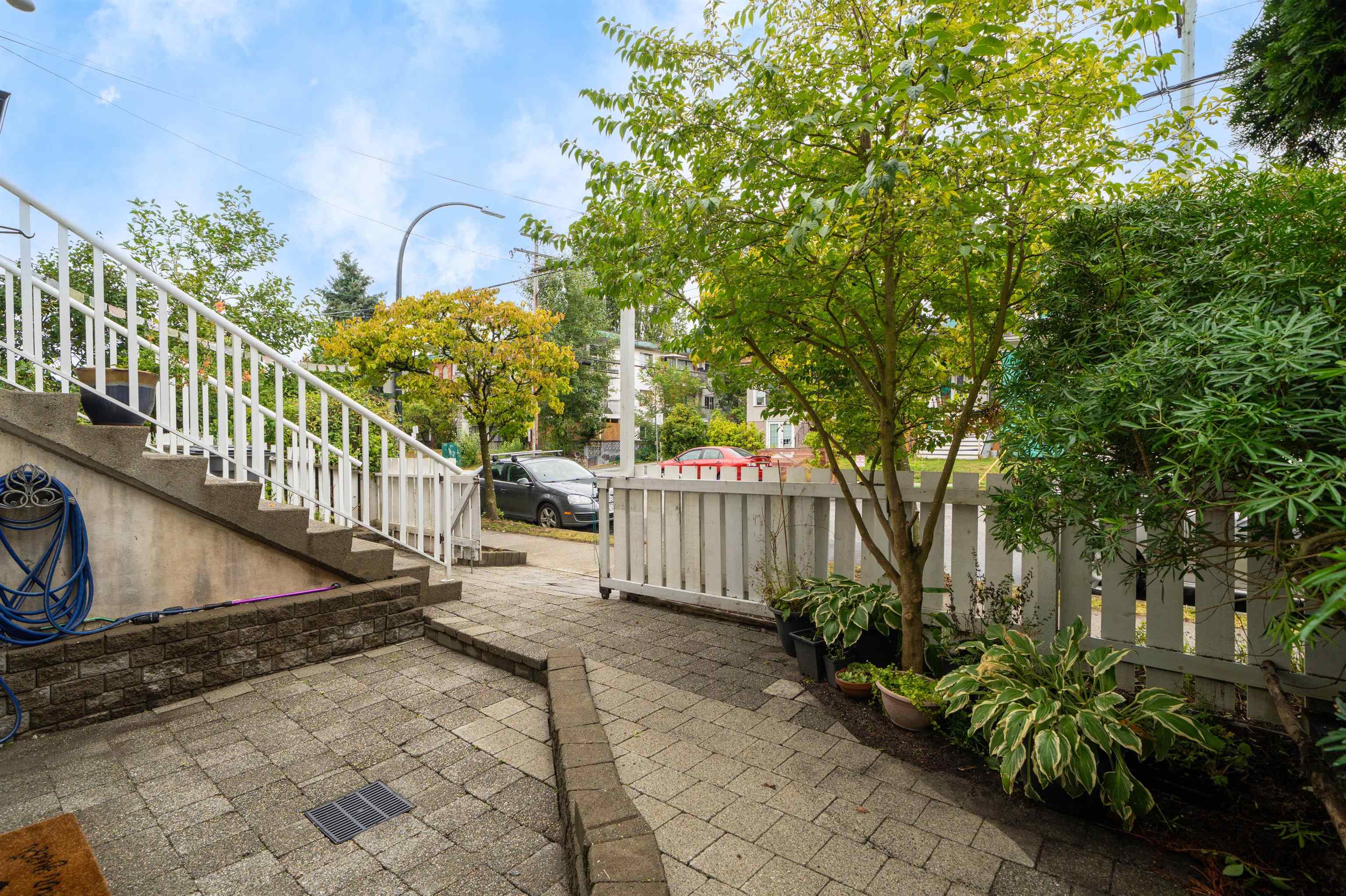 2537 WOODLAND DRIVE