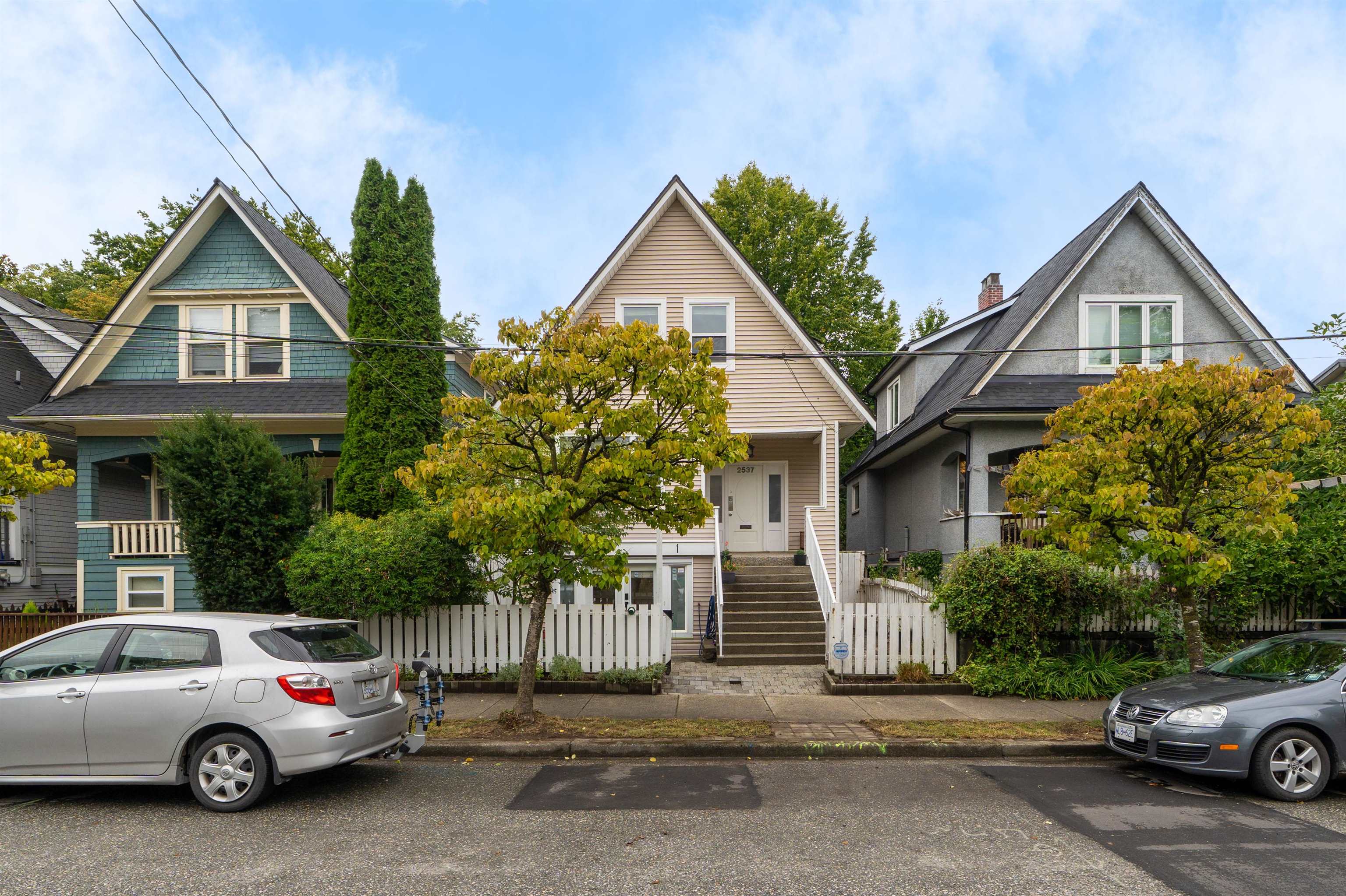 2537 WOODLAND DRIVE