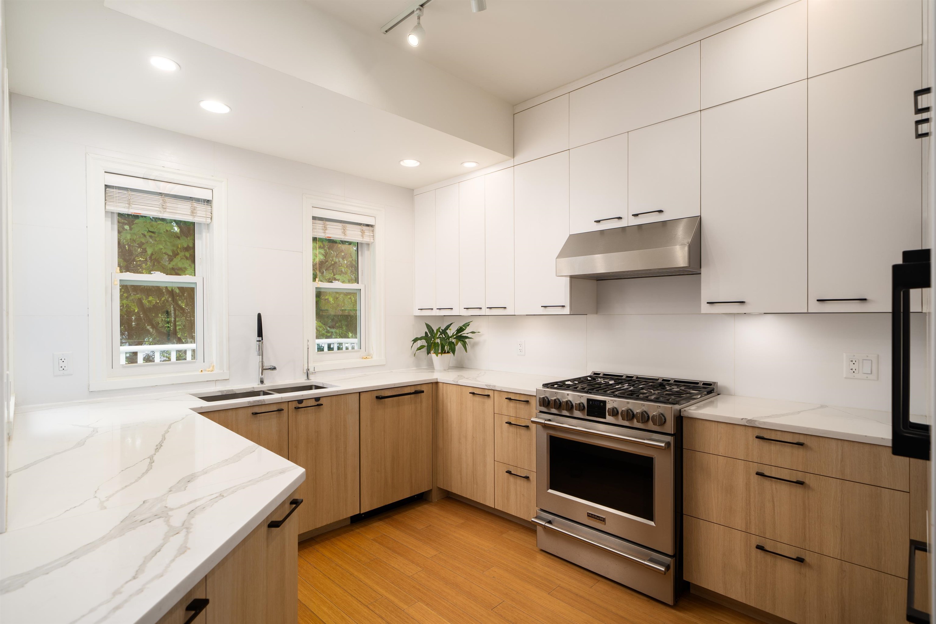 2537 WOODLAND DRIVE