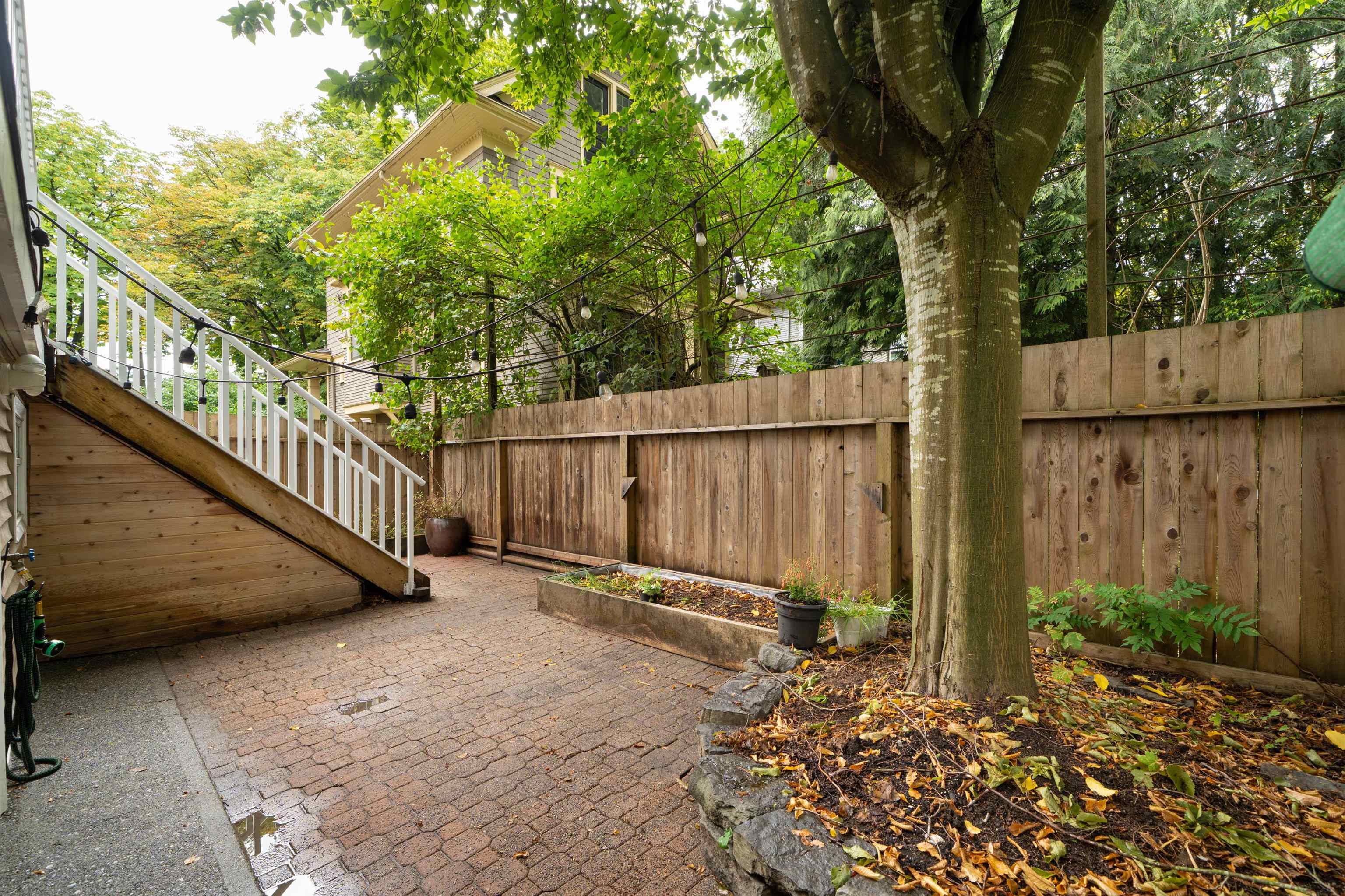 2537 WOODLAND DRIVE