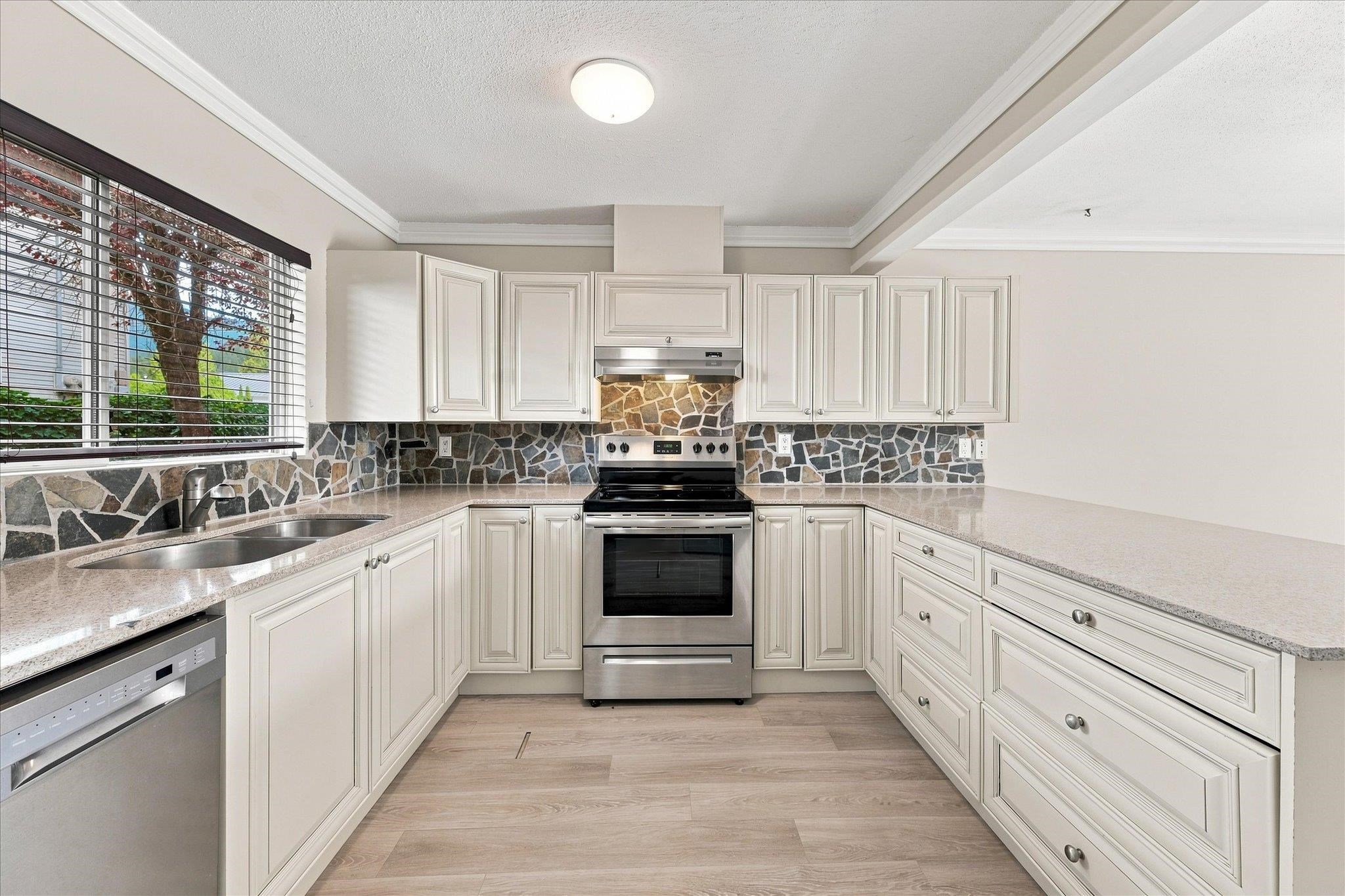 2 40327 DIAMOND HEAD ROAD