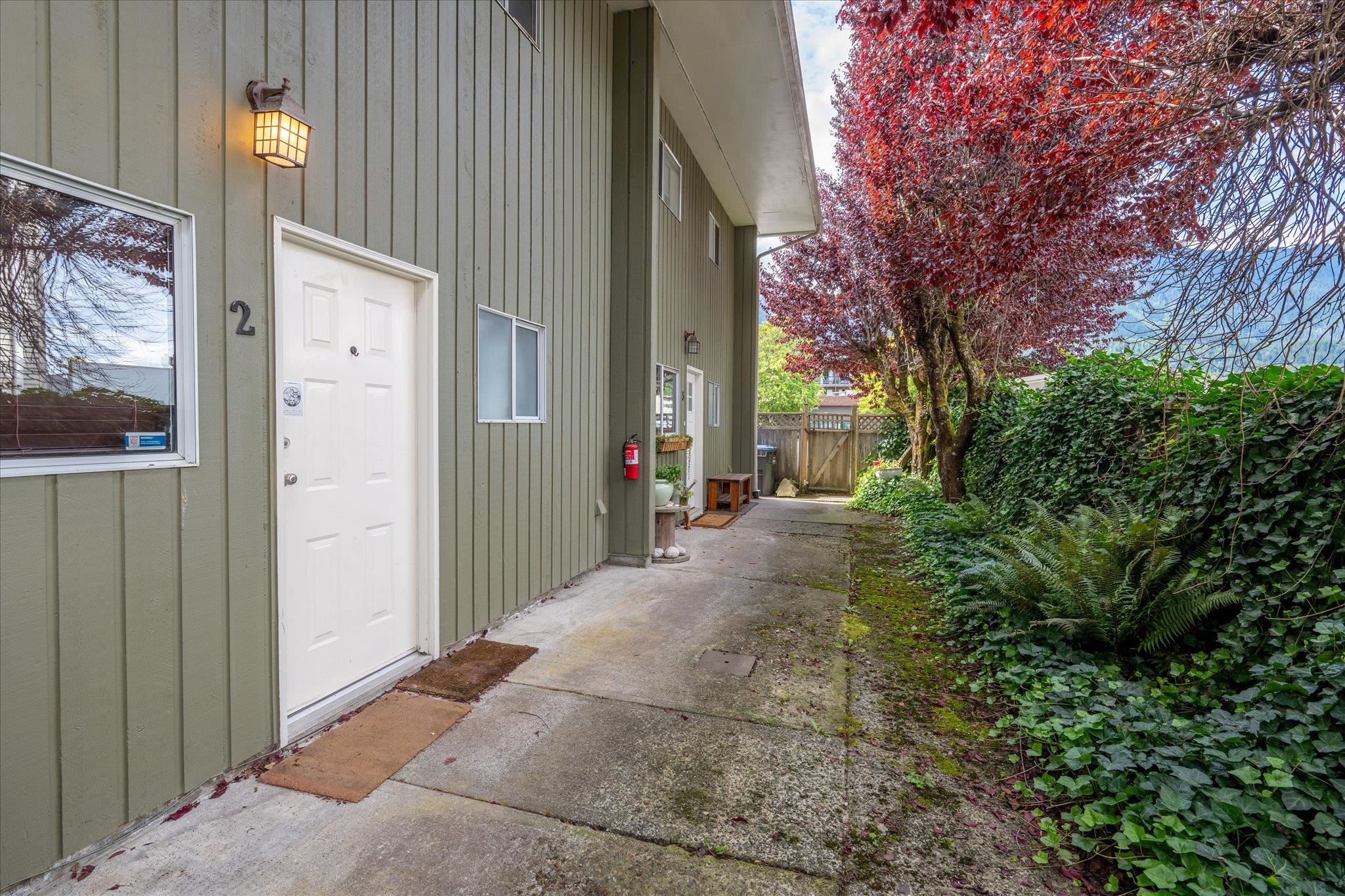2 40327 DIAMOND HEAD ROAD