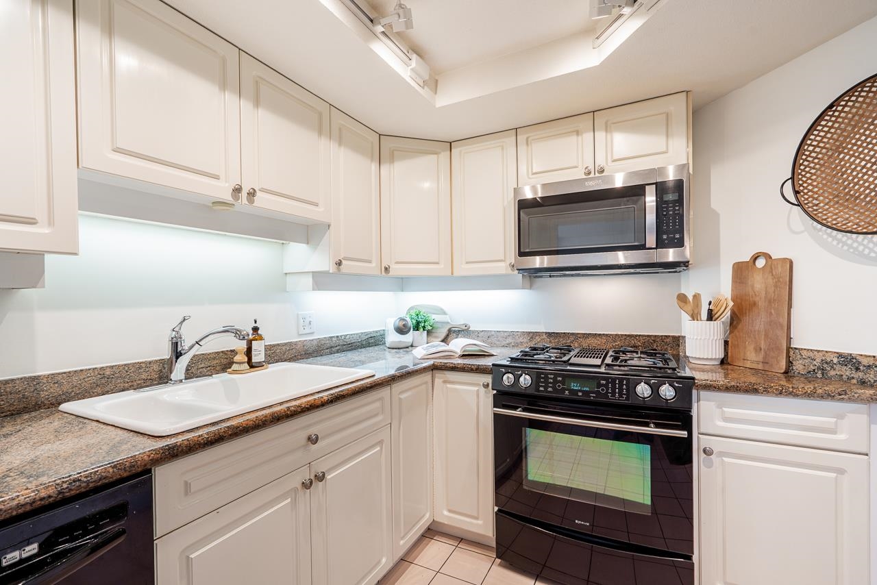 1 2243 BELLEVUE AVENUE