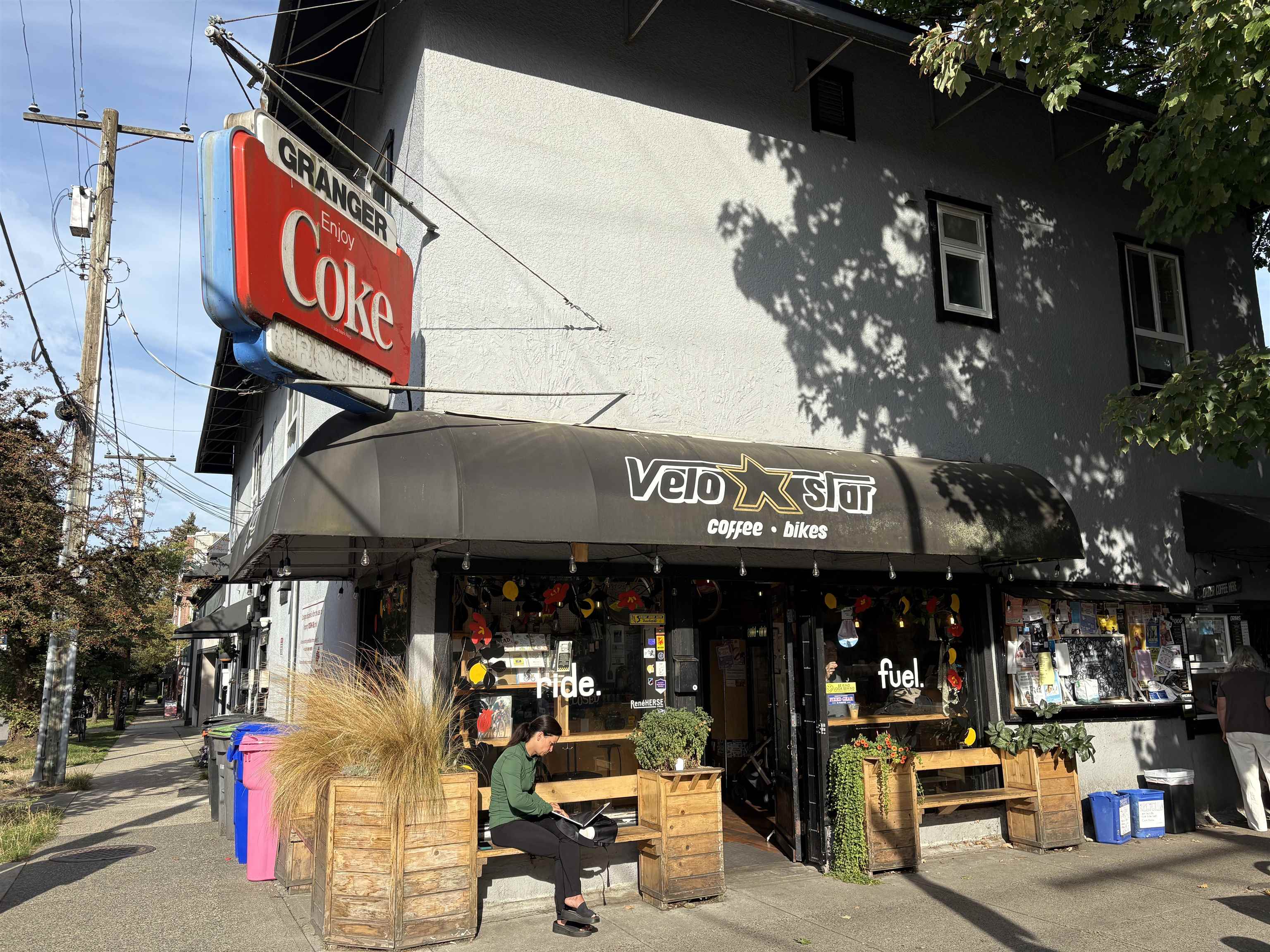 980 W 16TH AVENUE