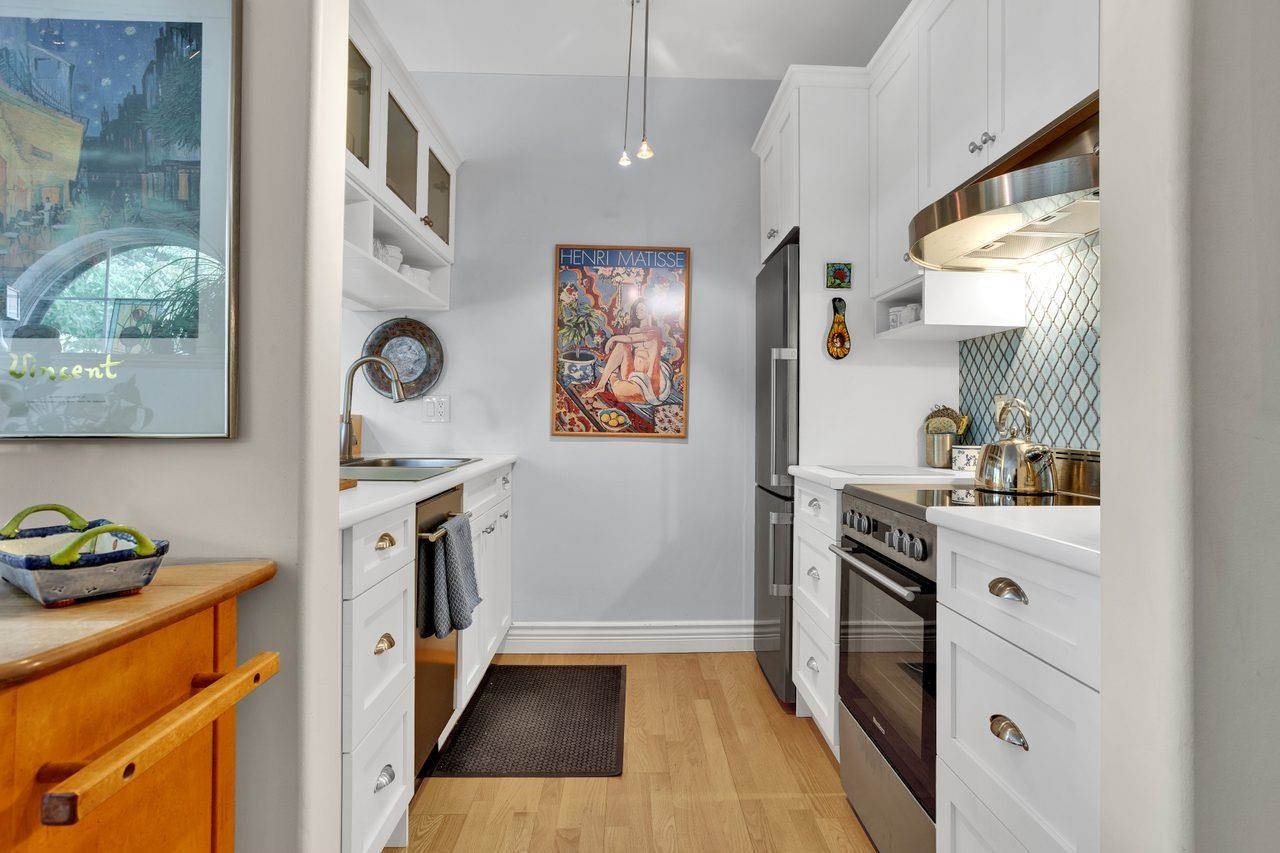 980 W 16TH AVENUE