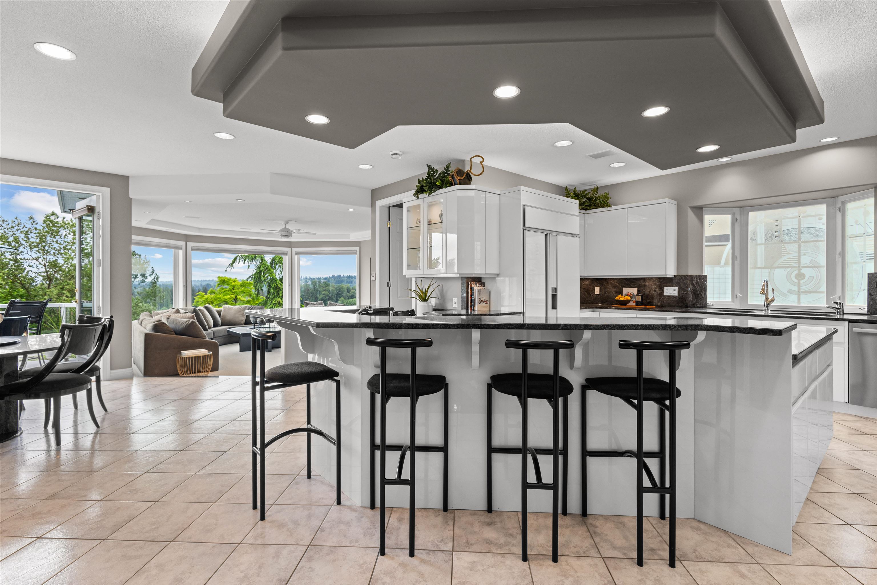 2556 PALISADE CRESCENT