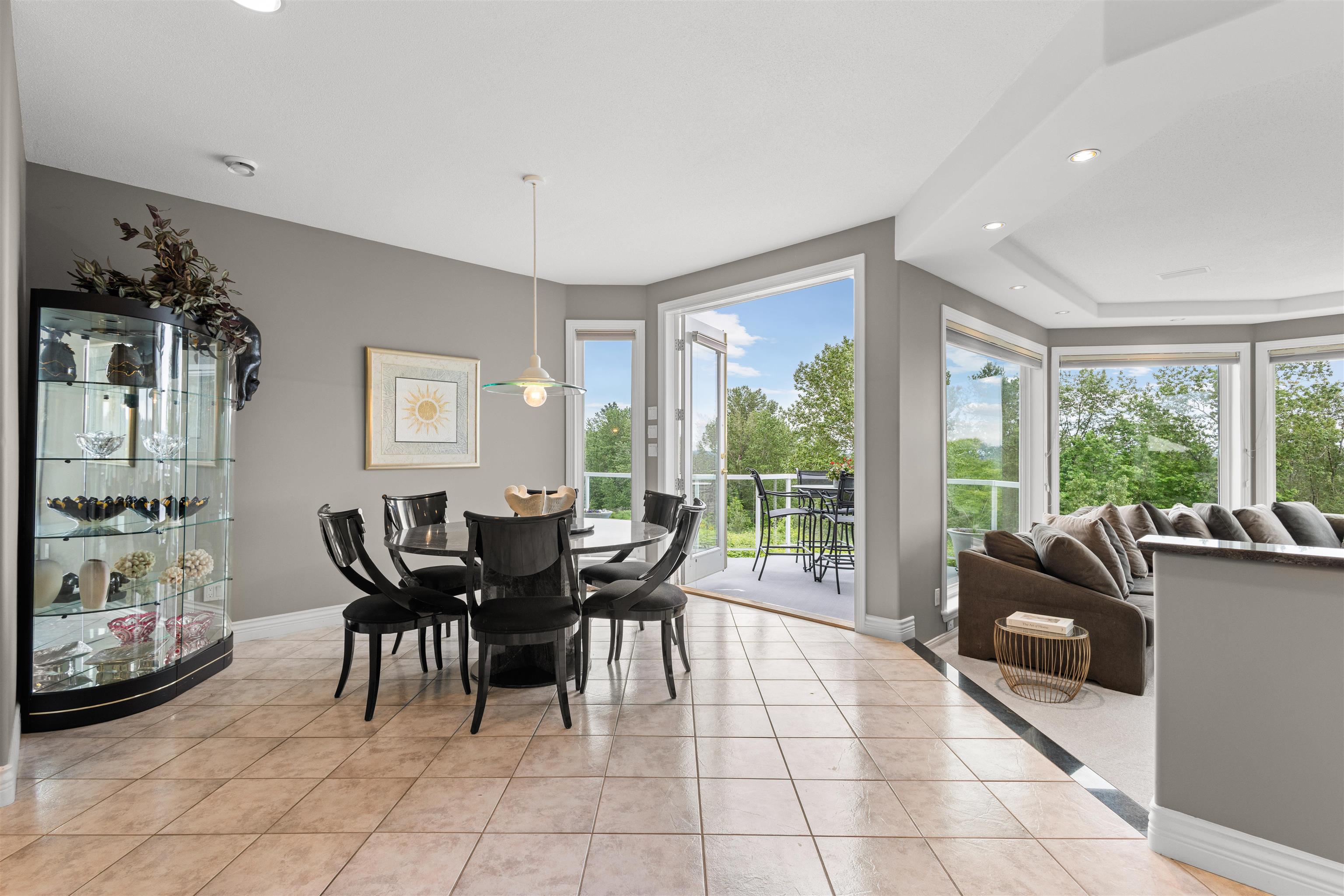 2556 PALISADE CRESCENT