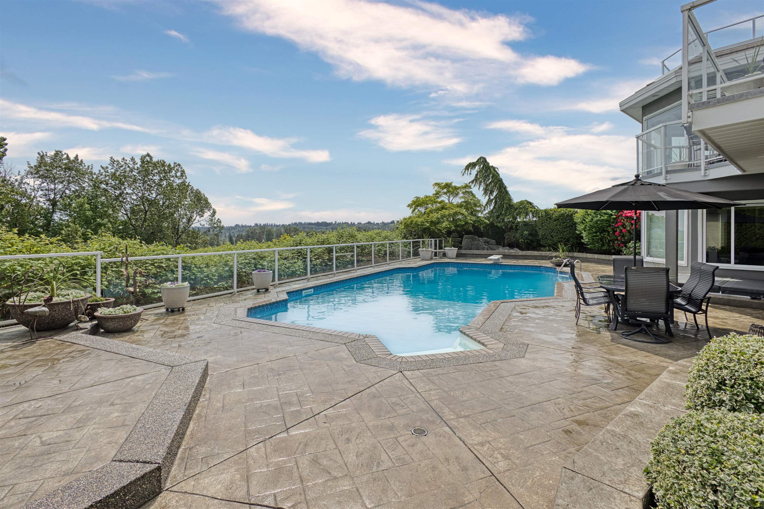 2556 PALISADE CRESCENT
