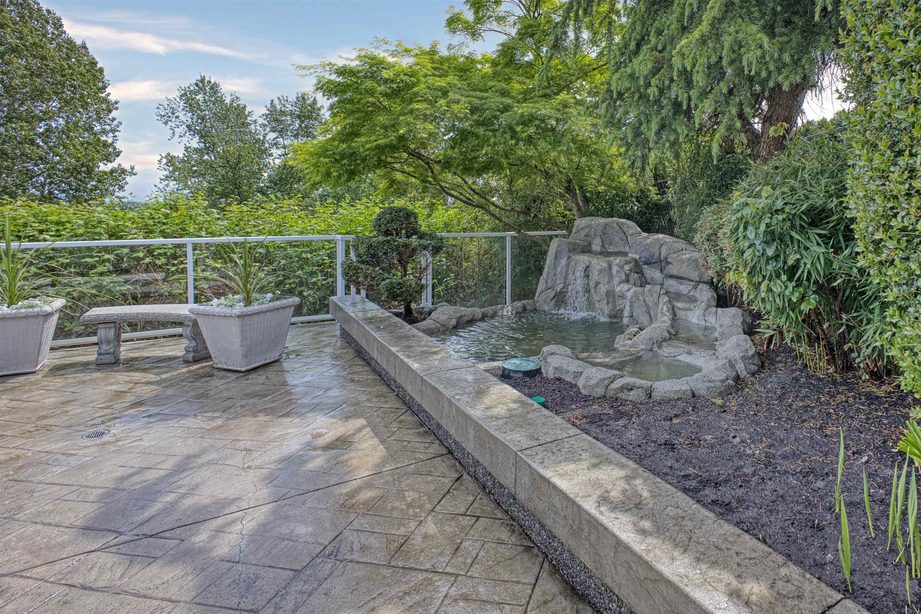 2556 PALISADE CRESCENT
