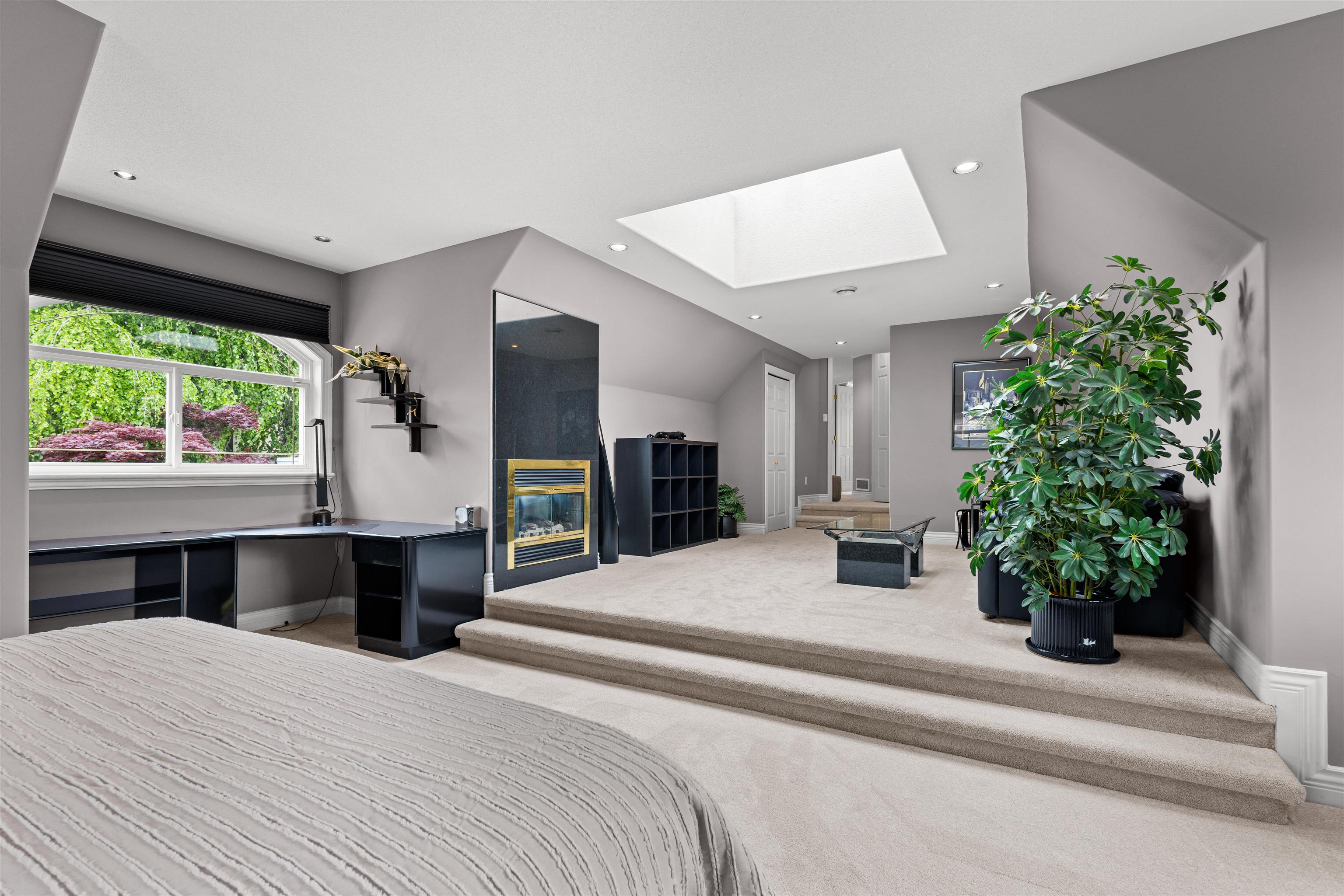 2556 PALISADE CRESCENT