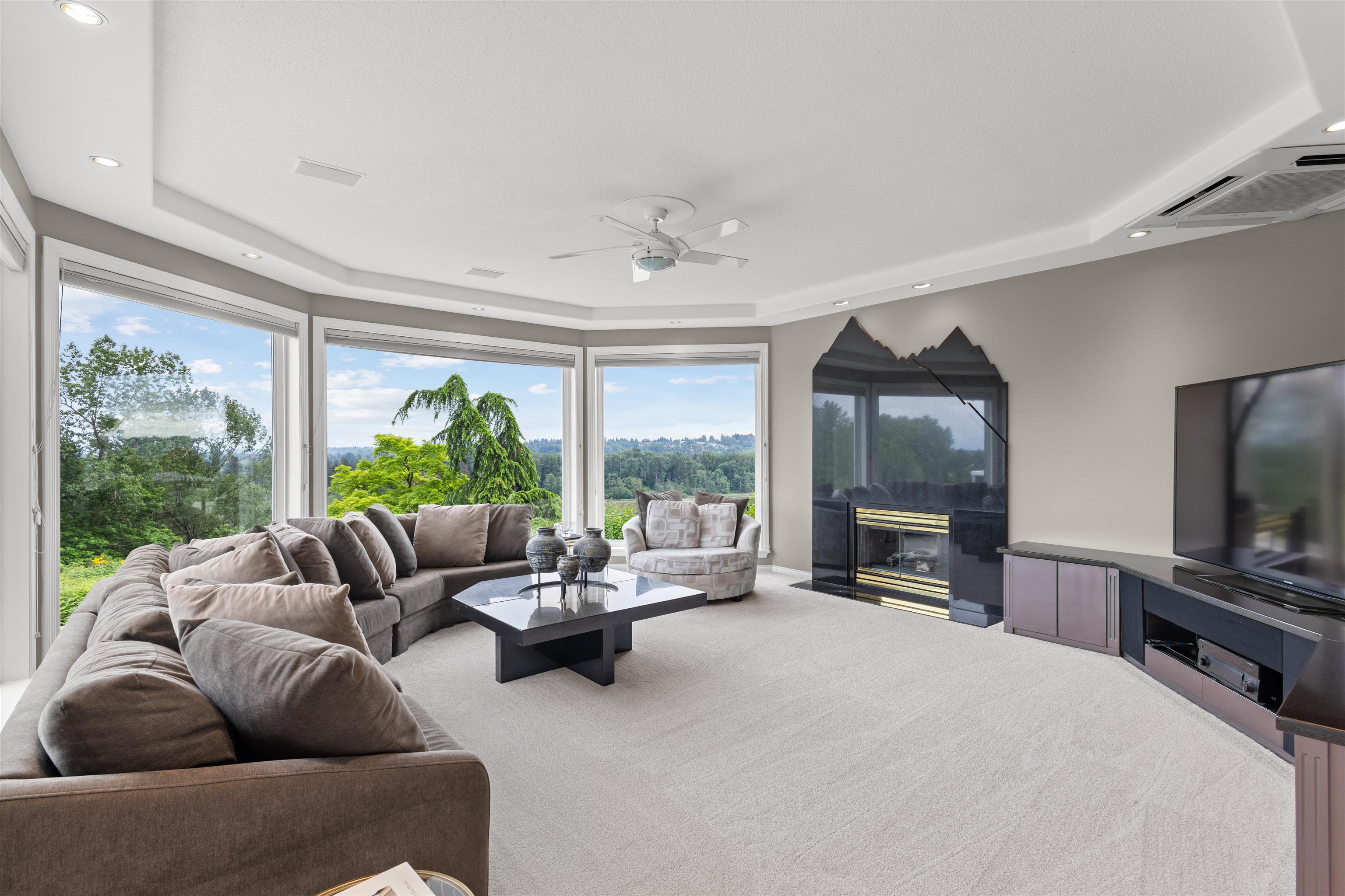 2556 PALISADE CRESCENT