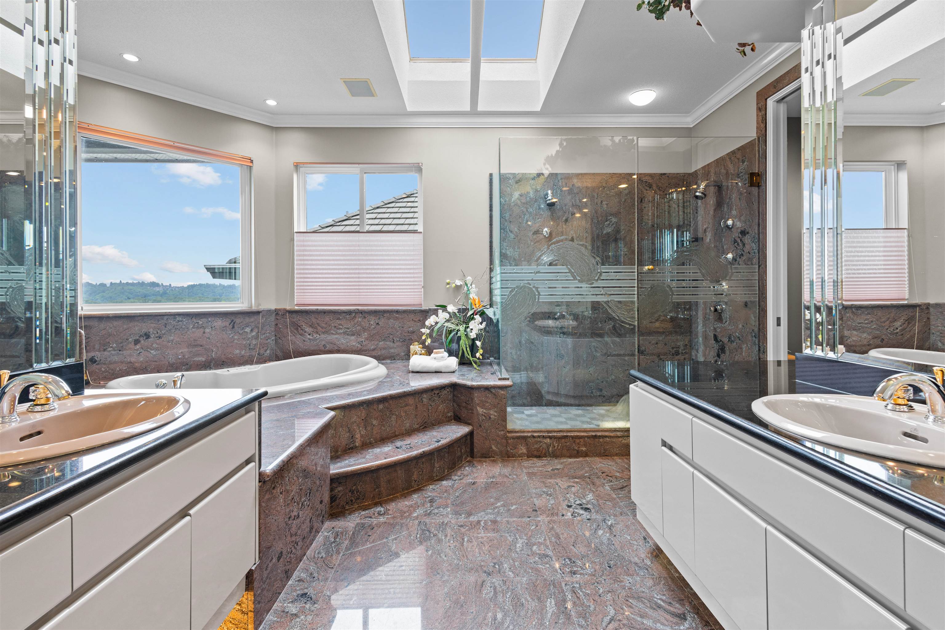 2556 PALISADE CRESCENT
