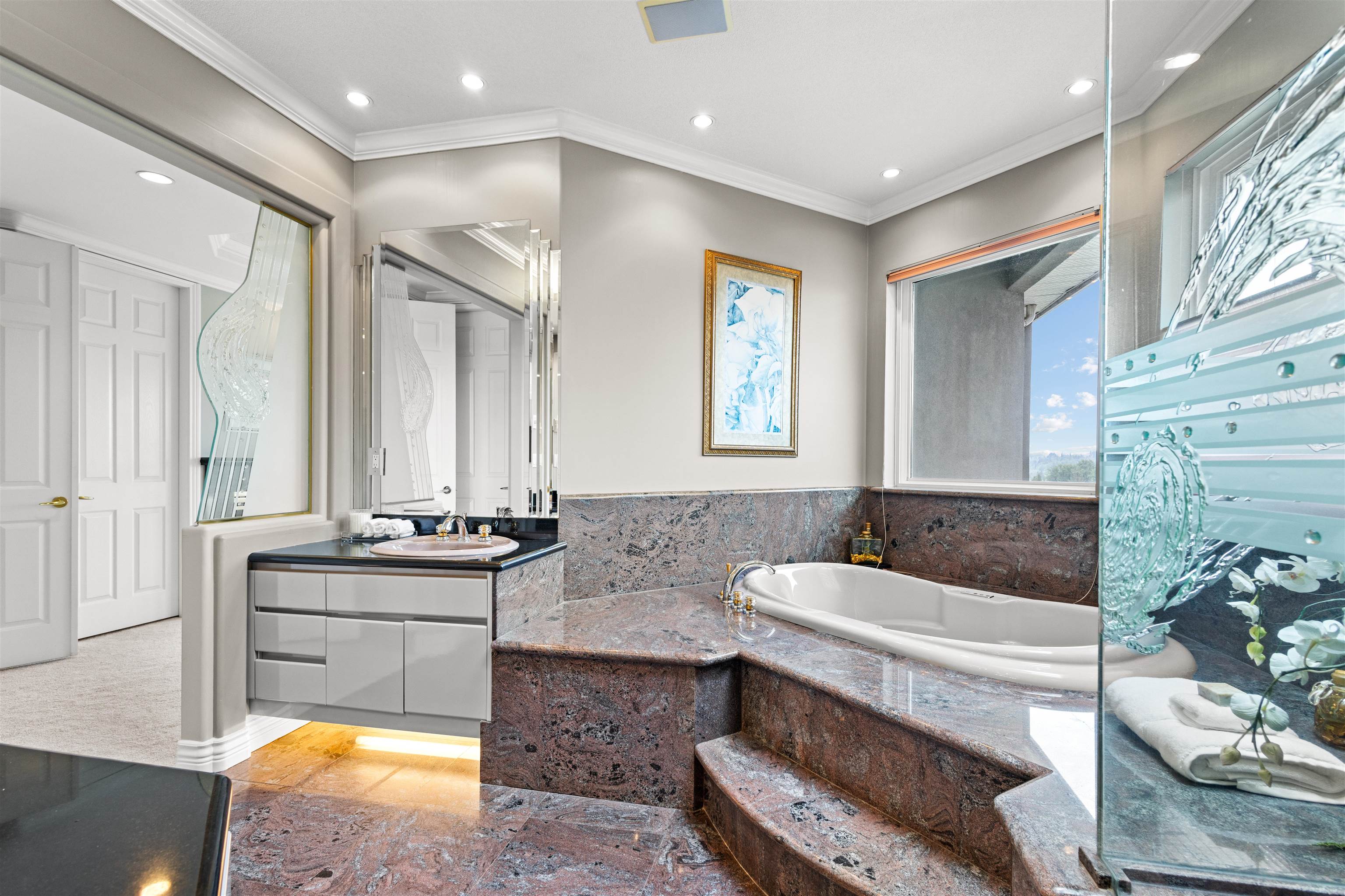 2556 PALISADE CRESCENT